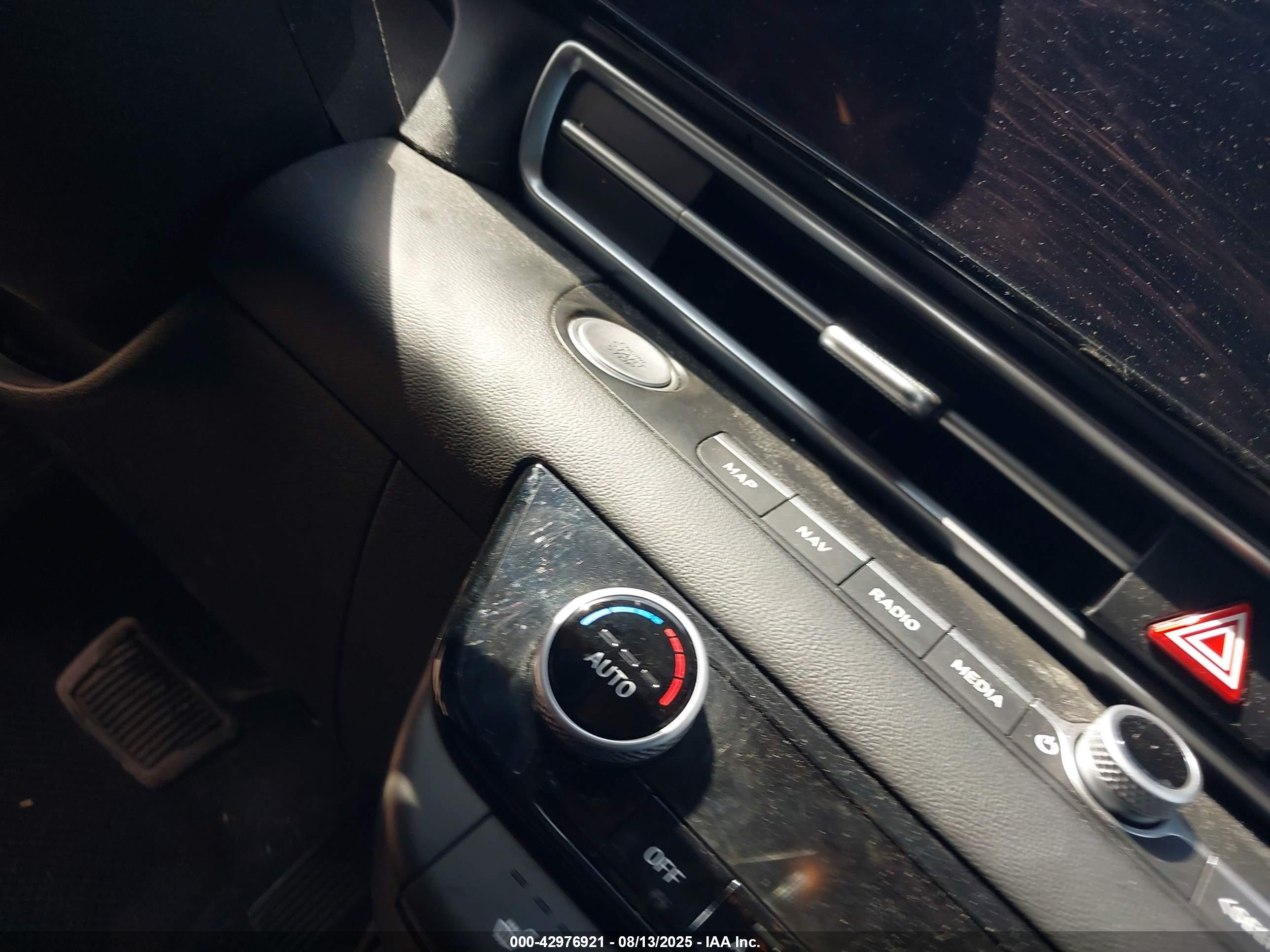HYUNDAI ELANTRA image 11