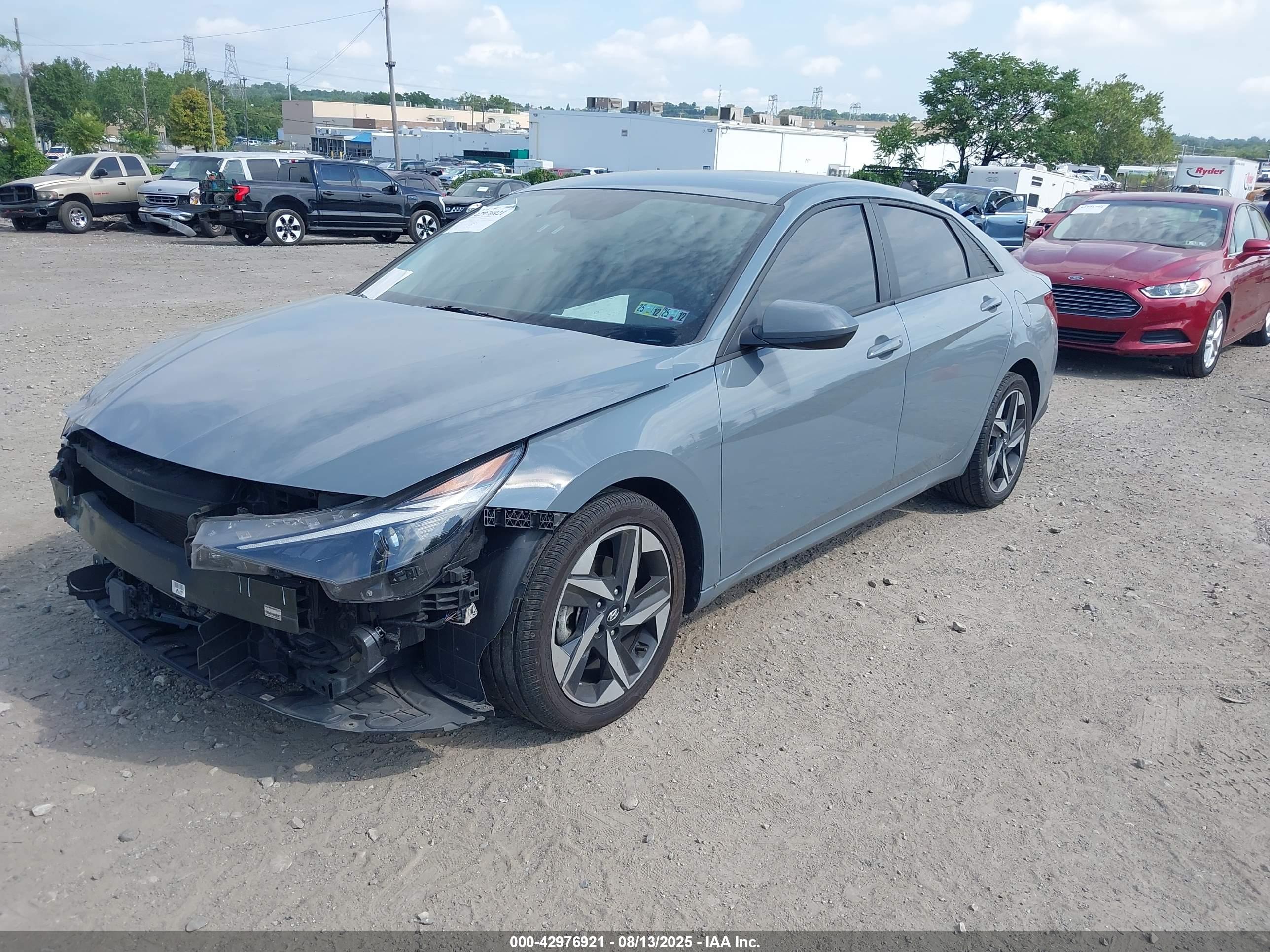 HYUNDAI ELANTRA image 2