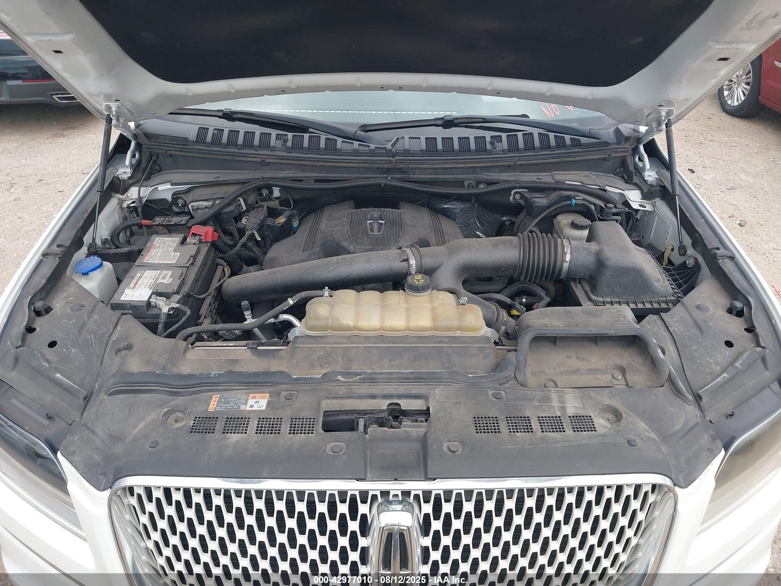 LINCOLN NAVIGATOR image 10