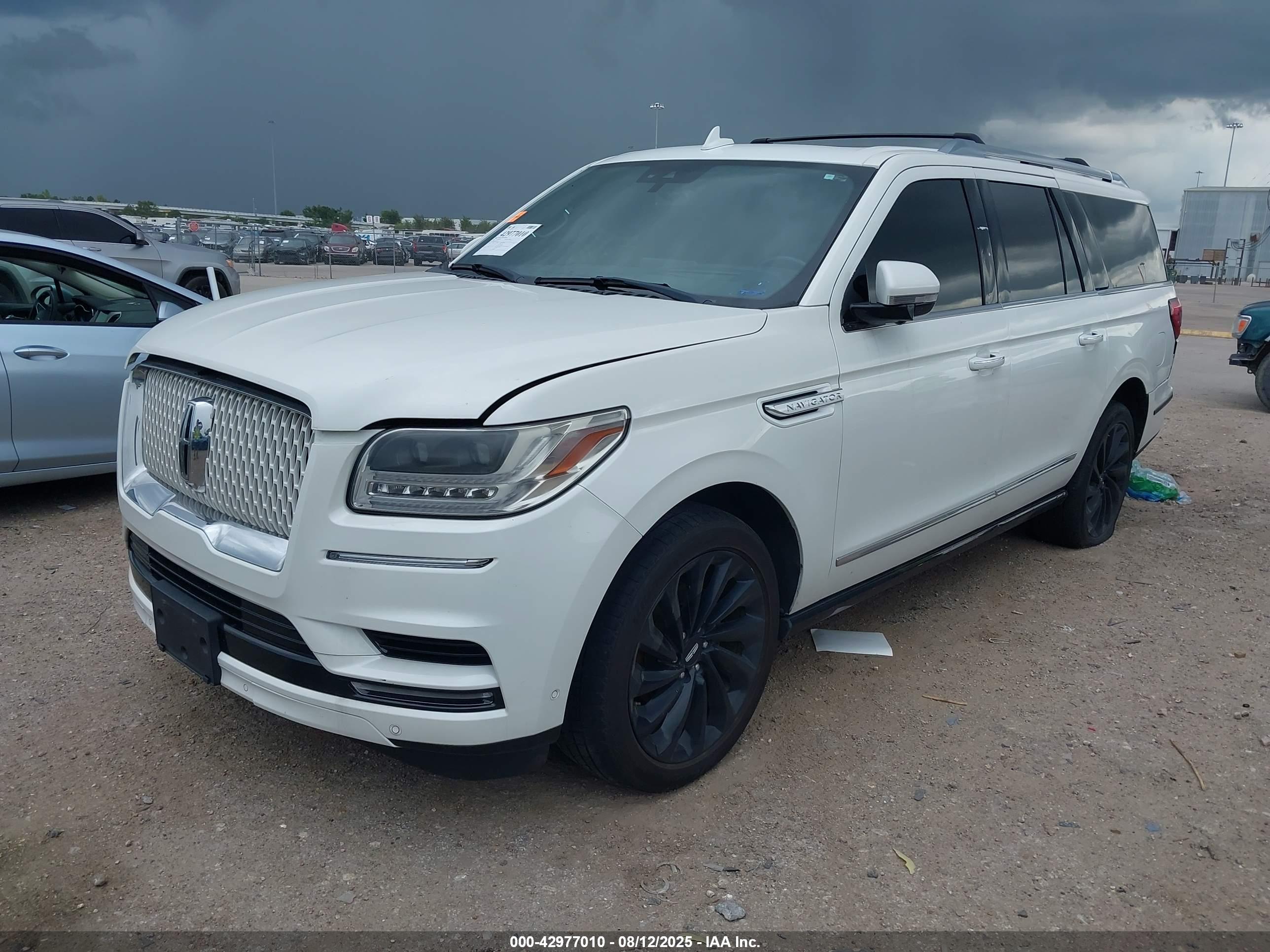 LINCOLN NAVIGATOR image 2