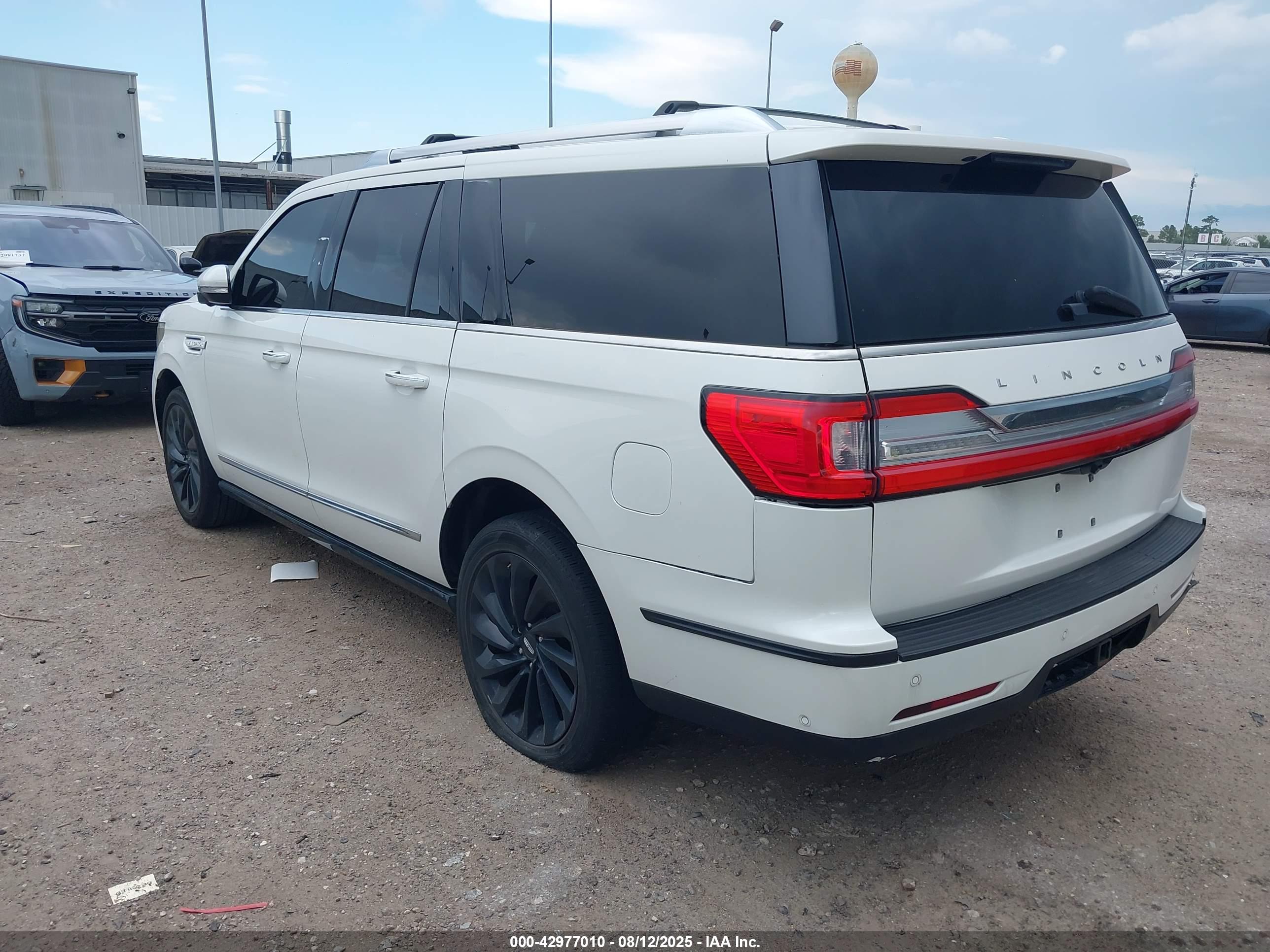 LINCOLN NAVIGATOR image 3