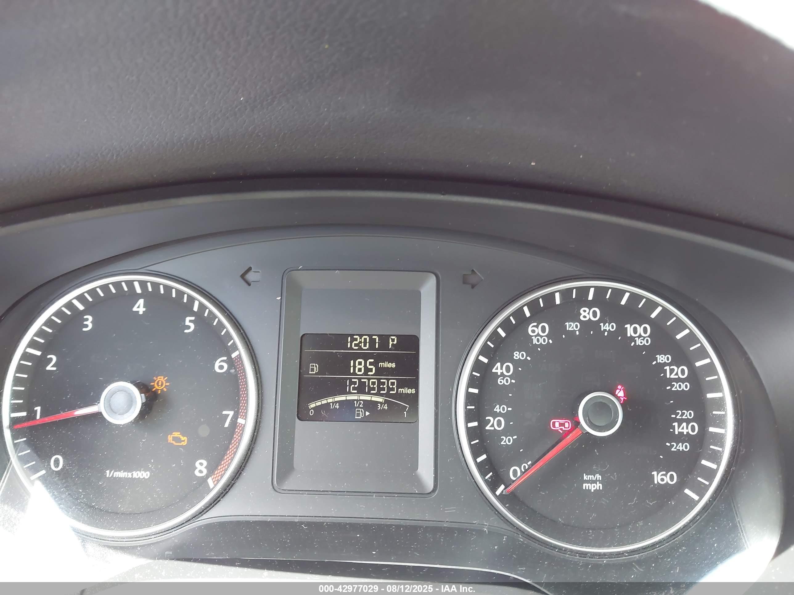 VOLKSWAGEN JETTA image 7