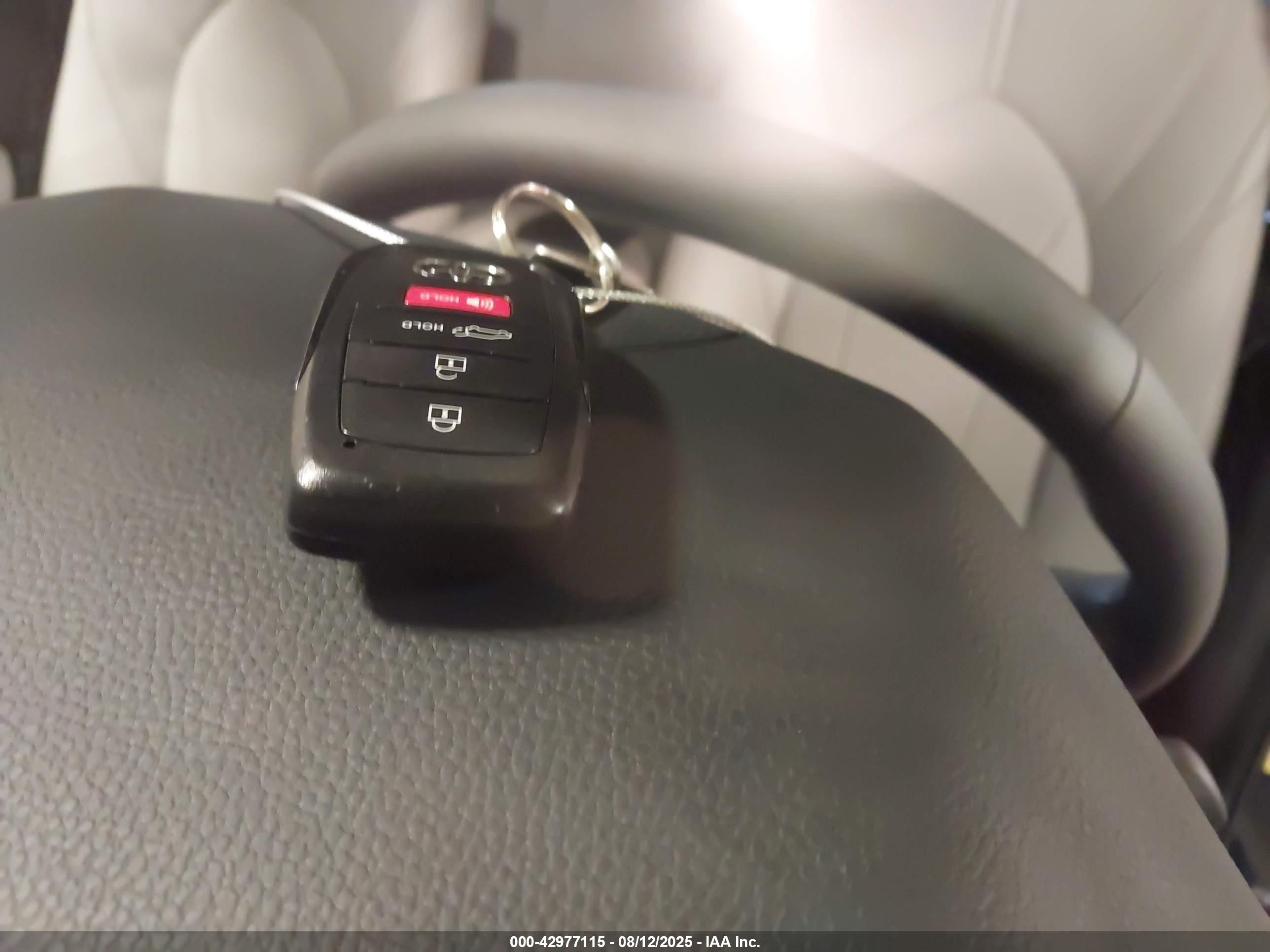TOYOTA GRAND image 11