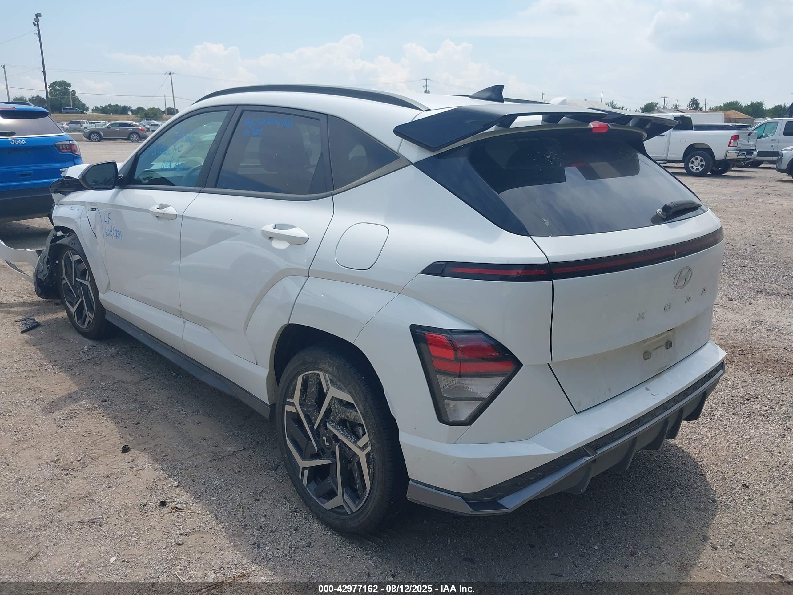 HYUNDAI KONA image 3
