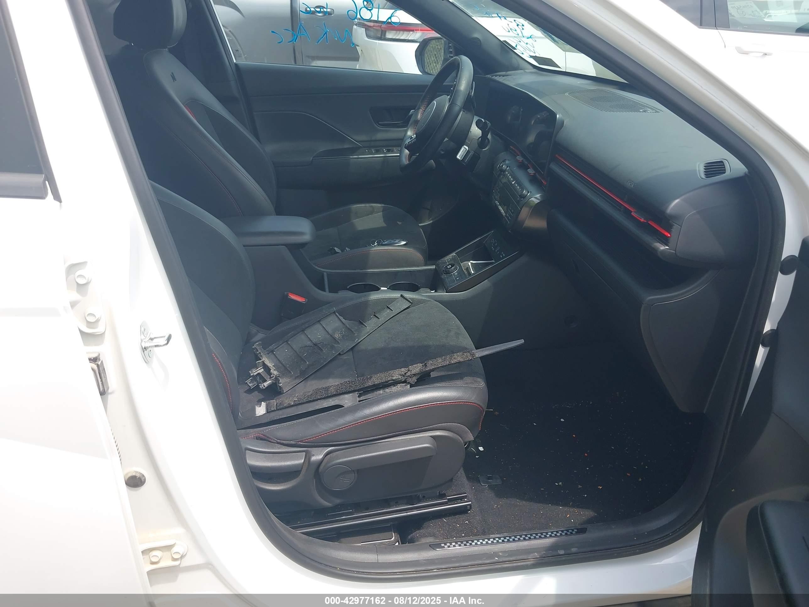 HYUNDAI KONA image 5