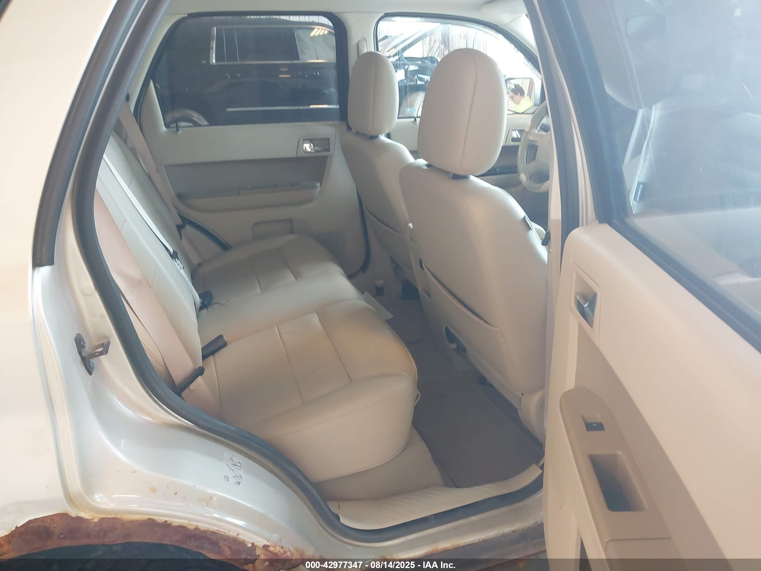 FORD ESCAPE image 8