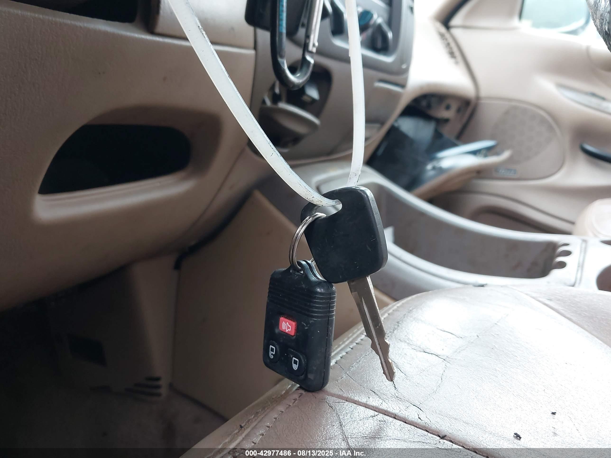FORD EXPEDITION image 11