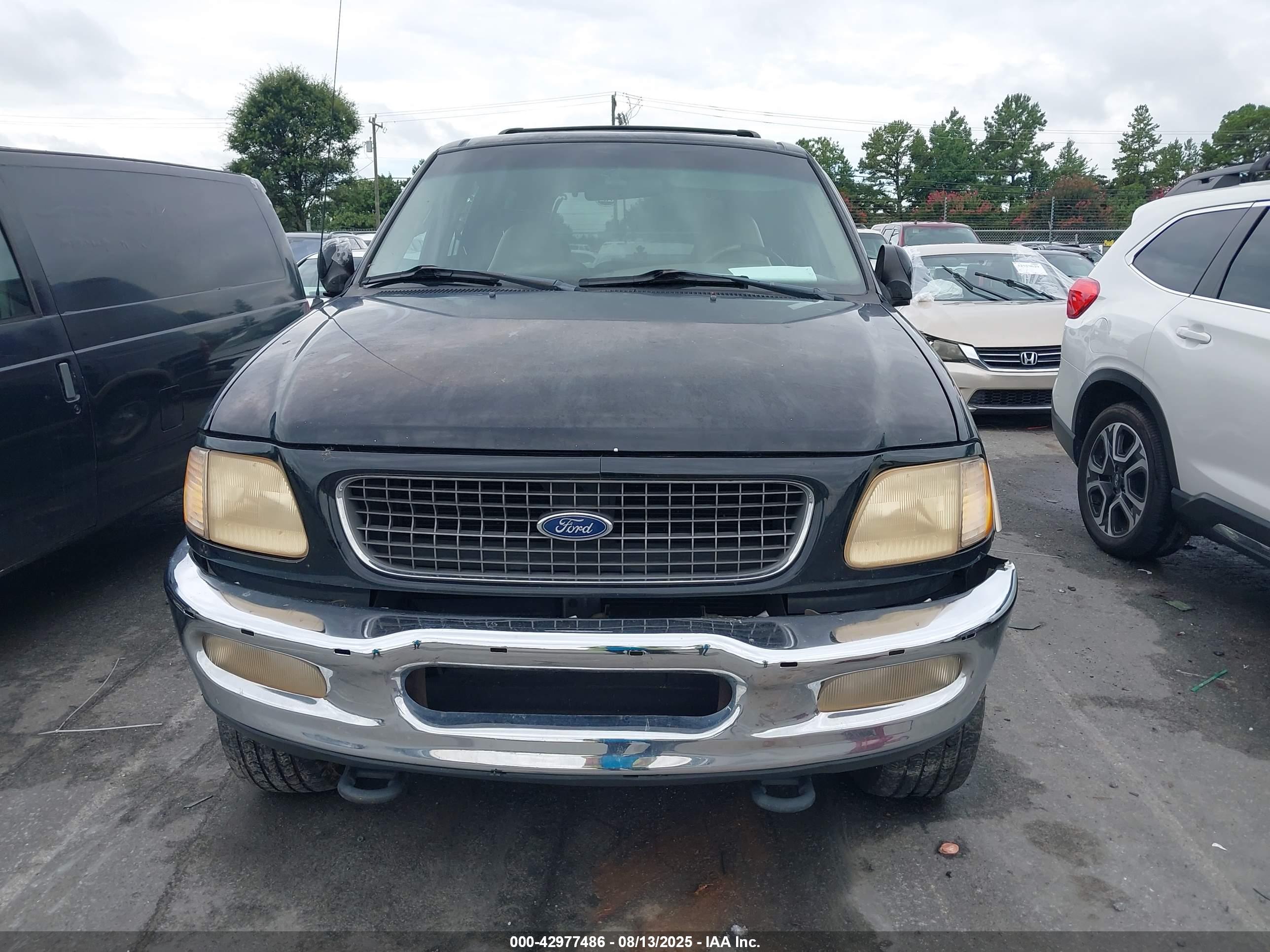 FORD EXPEDITION image 6