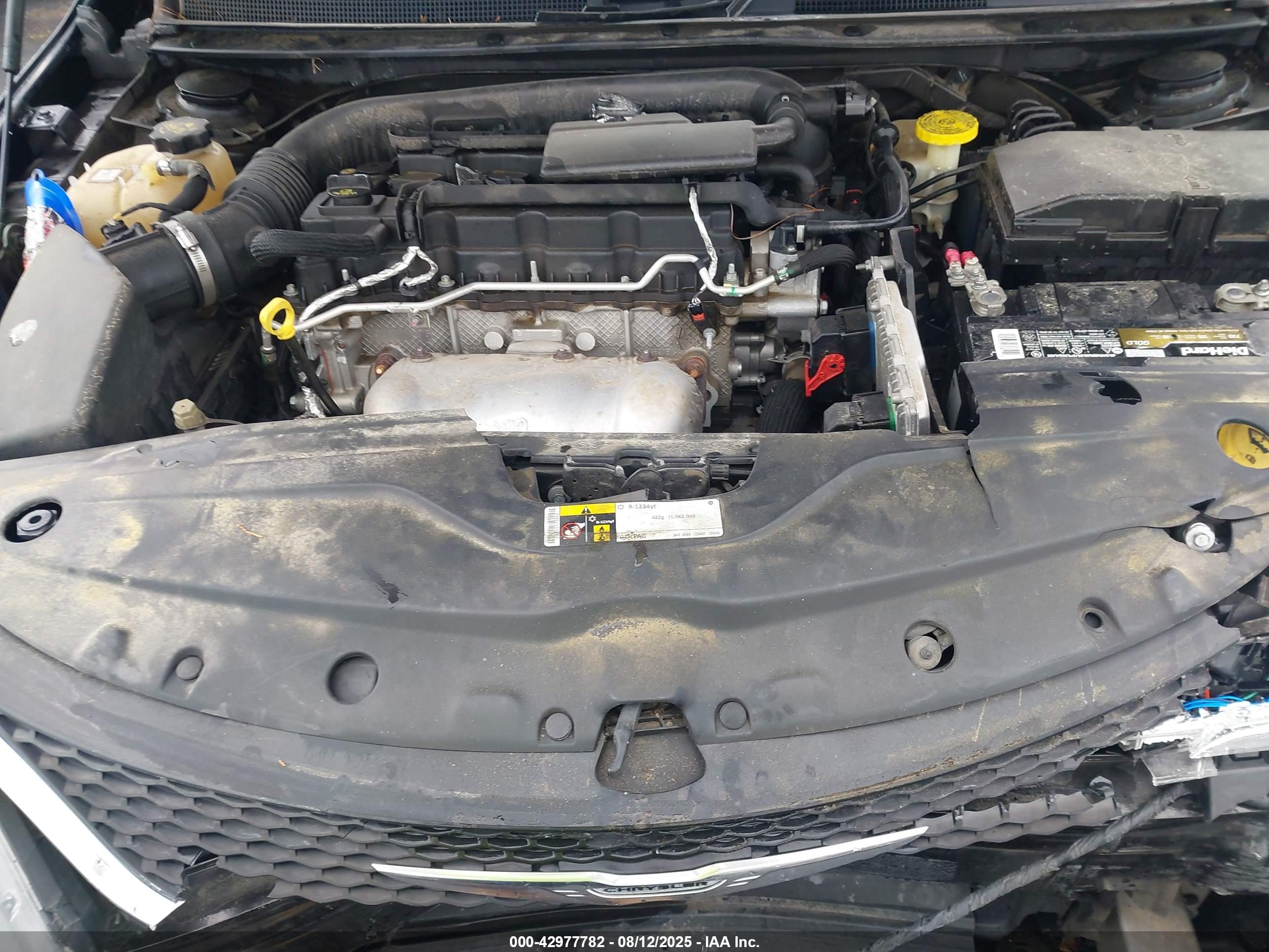 CHRYSLER 200 image 10