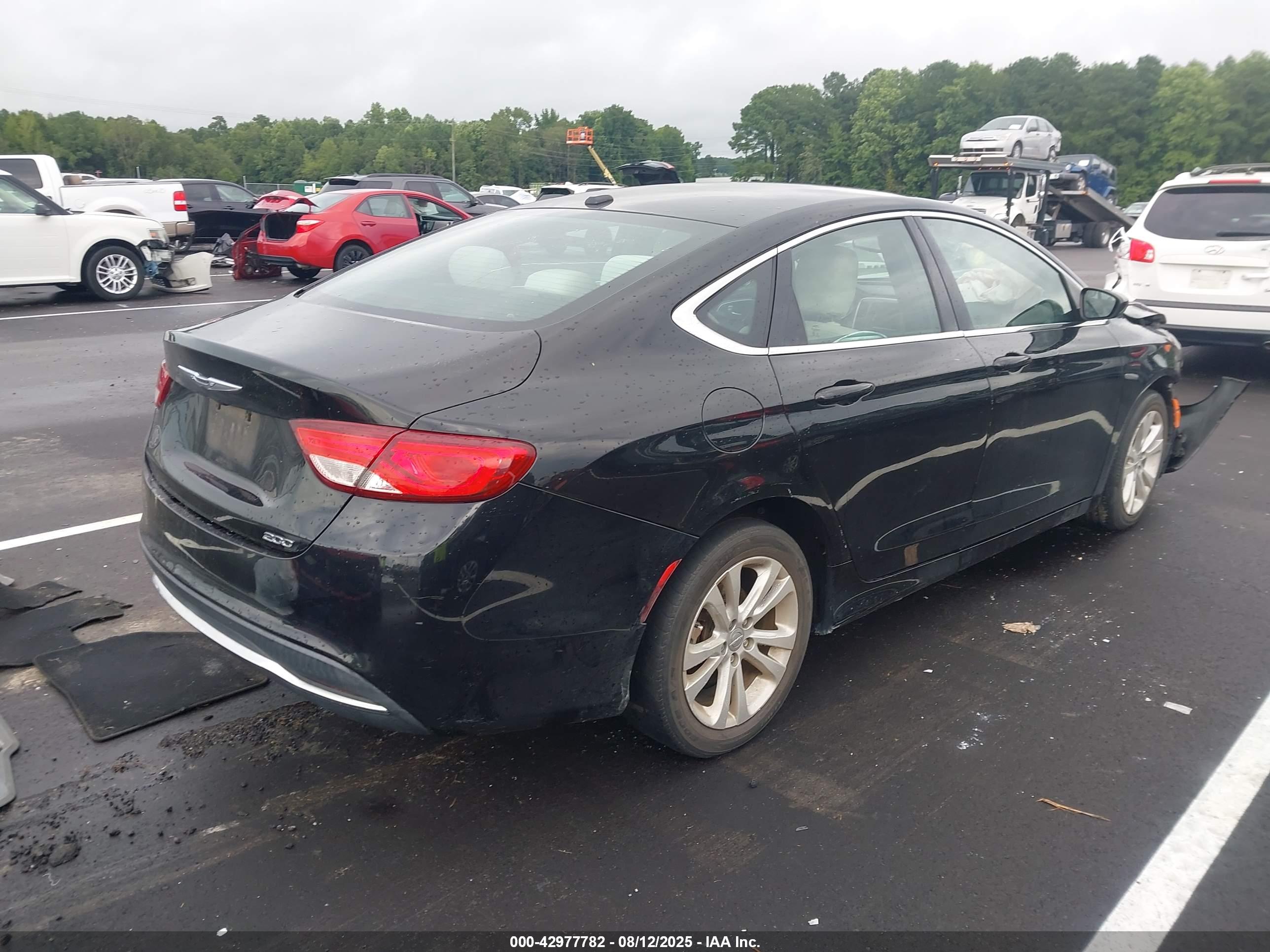 CHRYSLER 200 image 4