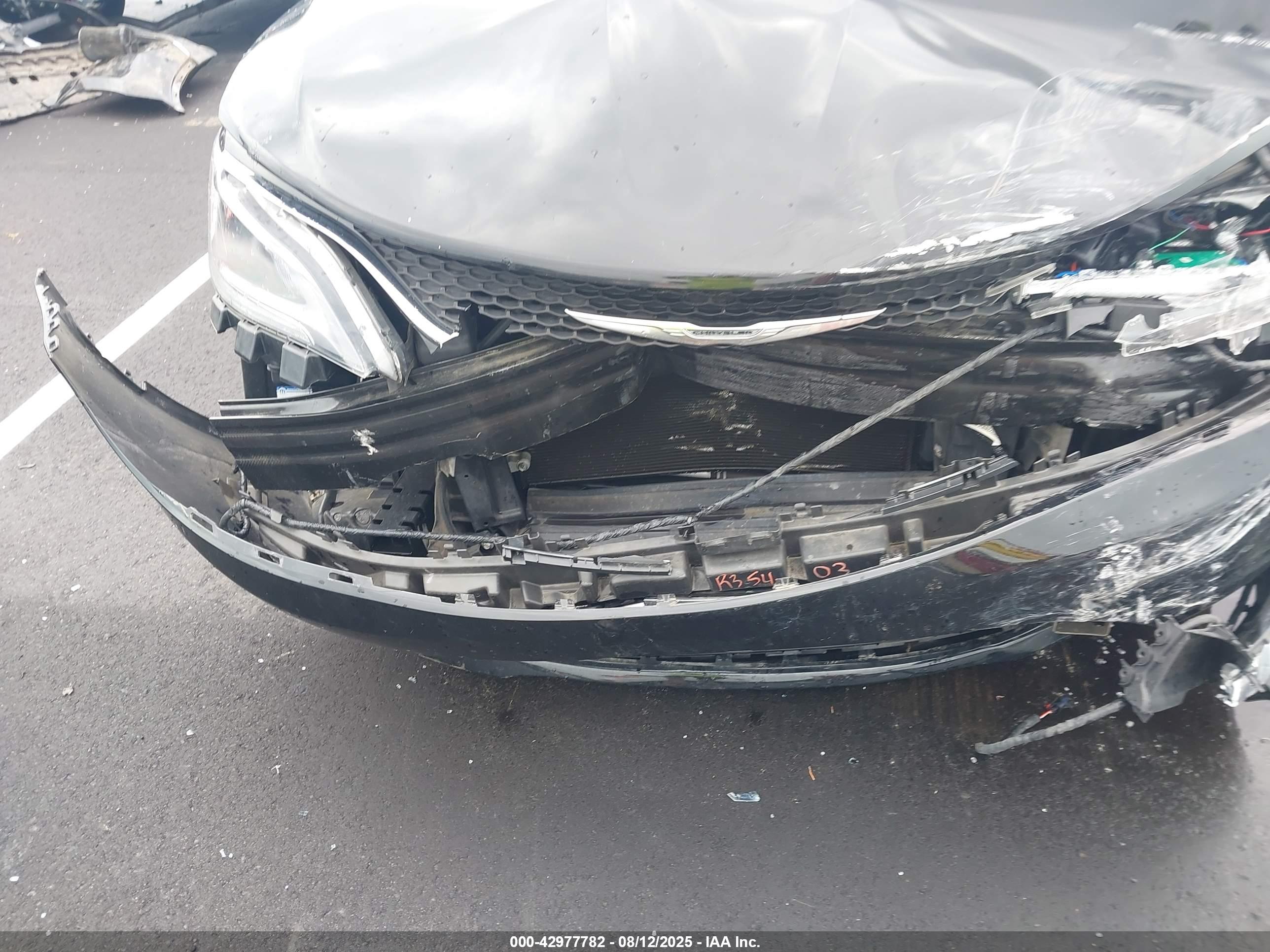 CHRYSLER 200 image 6