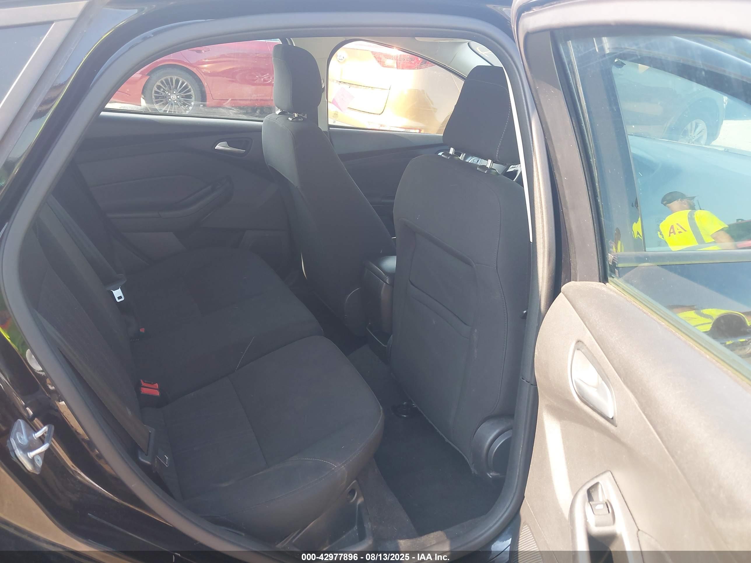 FORD FOCUS image 8