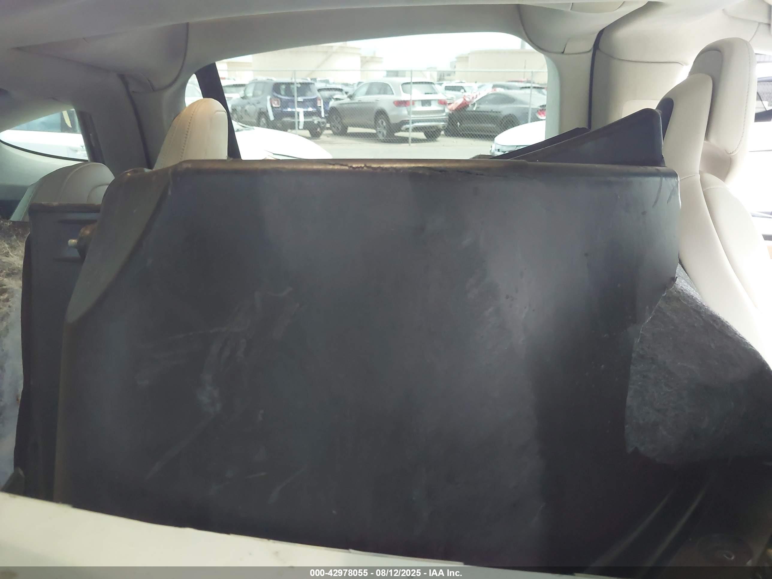 TESLA MODEL image 8