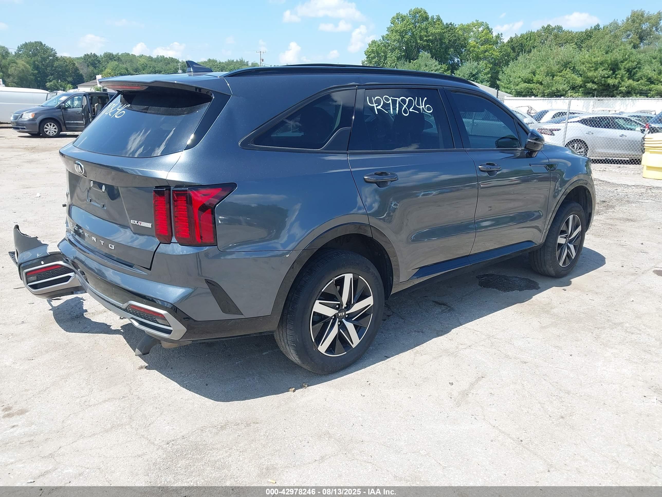 KIA SORENTO image 4