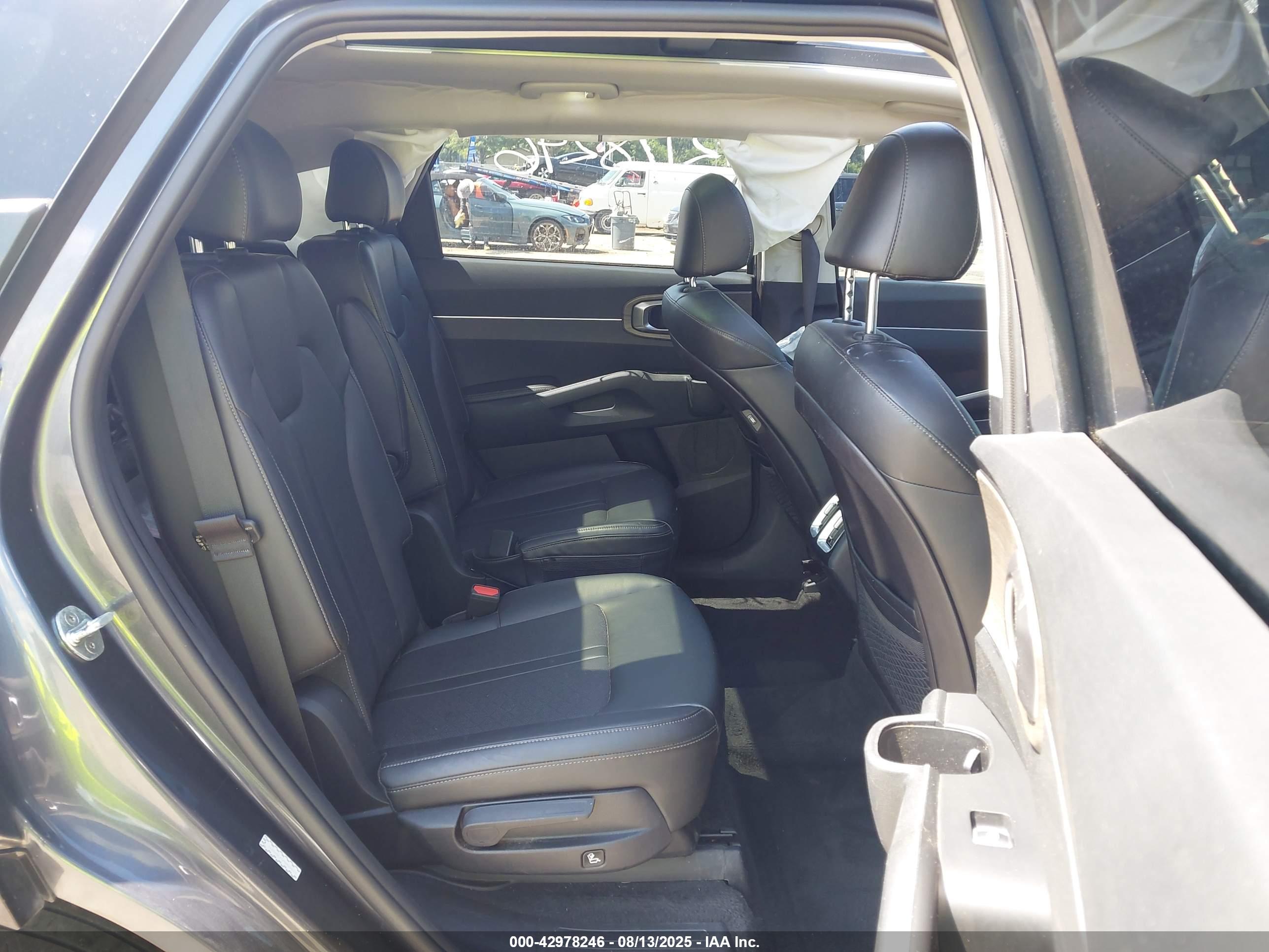 KIA SORENTO image 8