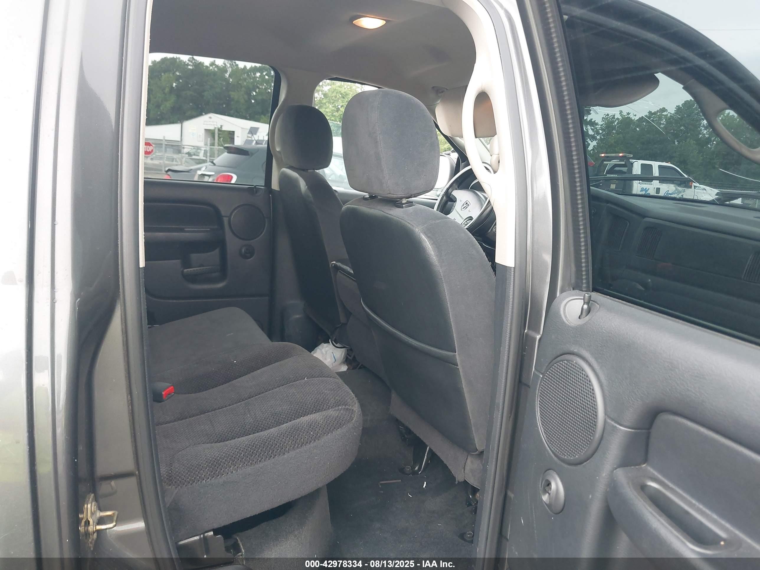 DODGE RAM image 8