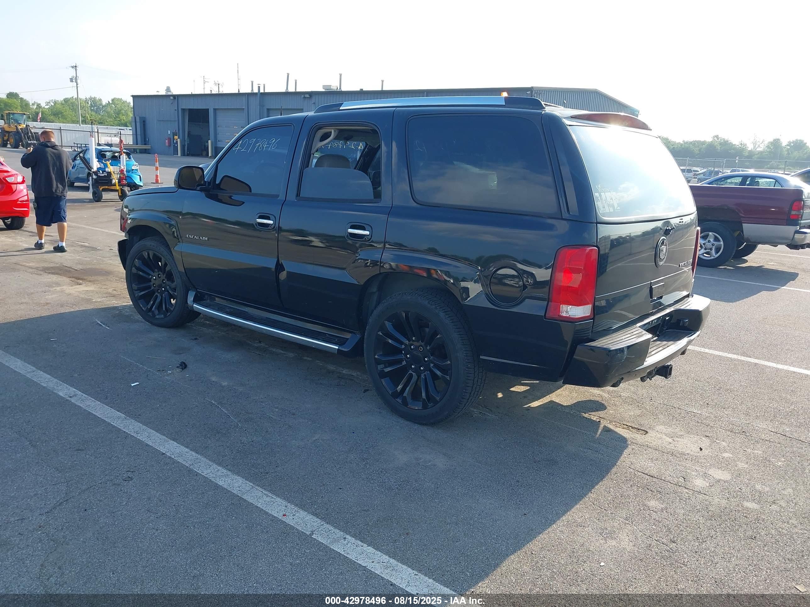 CADILLAC ESCALADE image 3