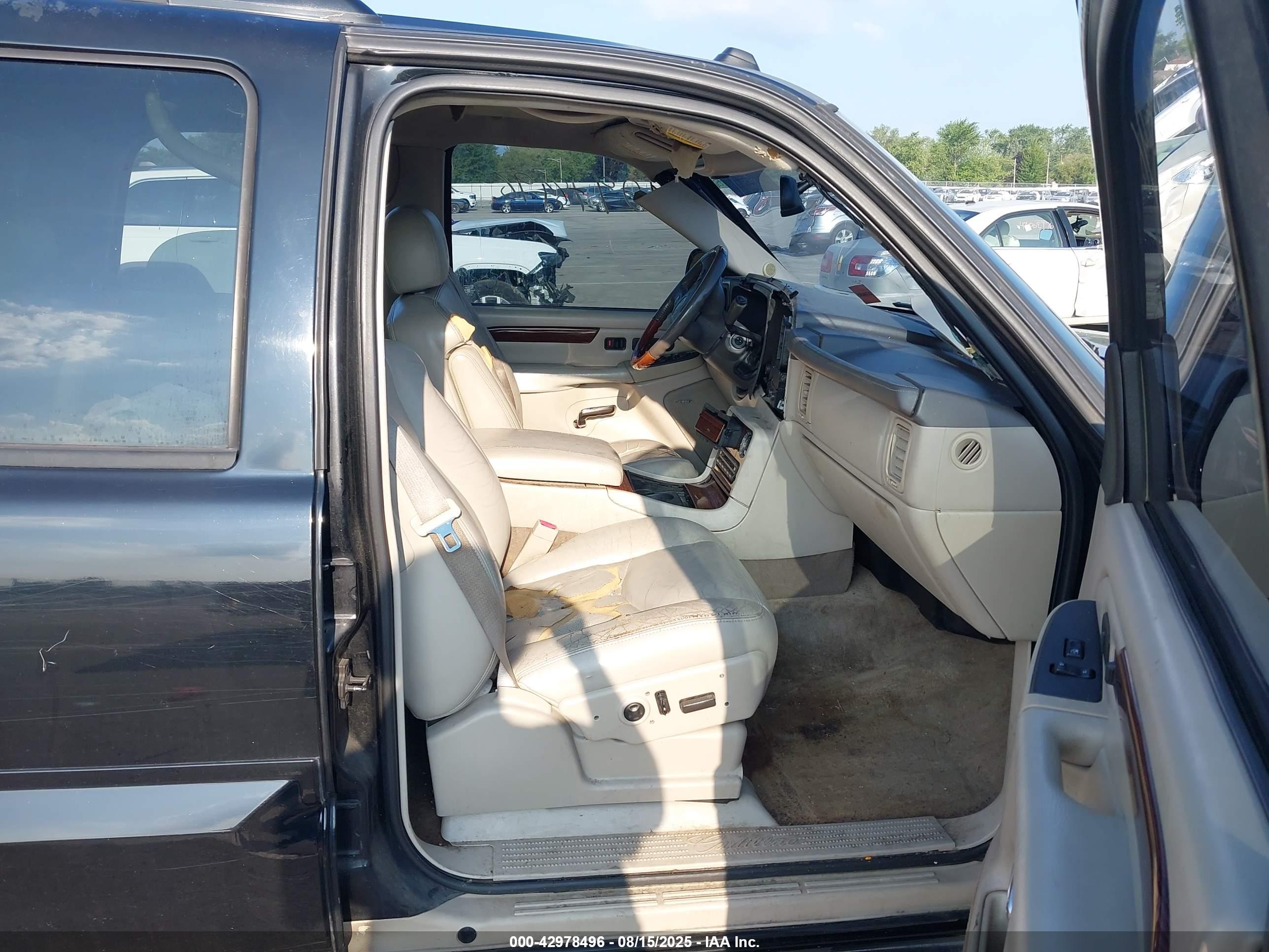 CADILLAC ESCALADE image 5