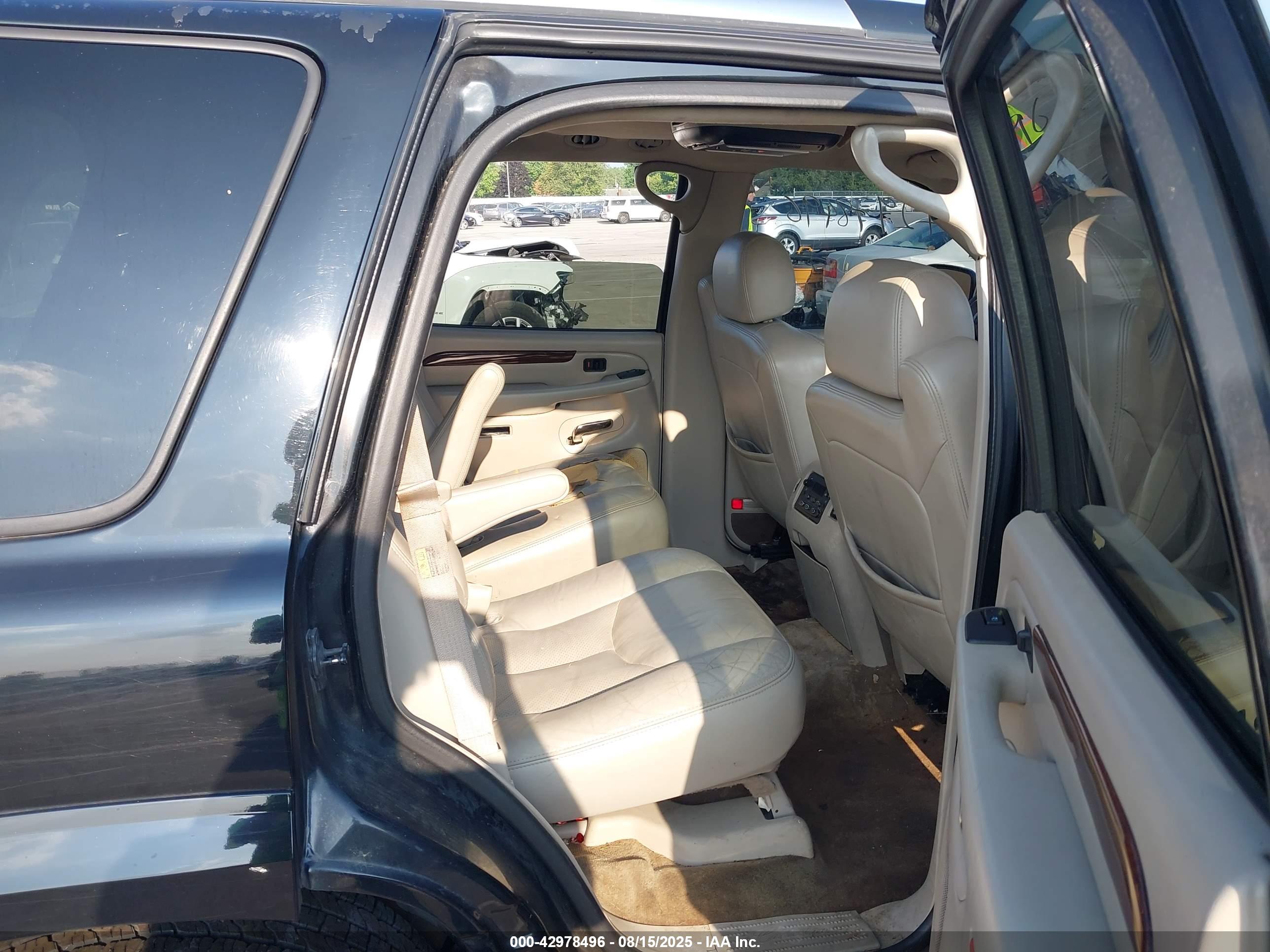 CADILLAC ESCALADE image 8
