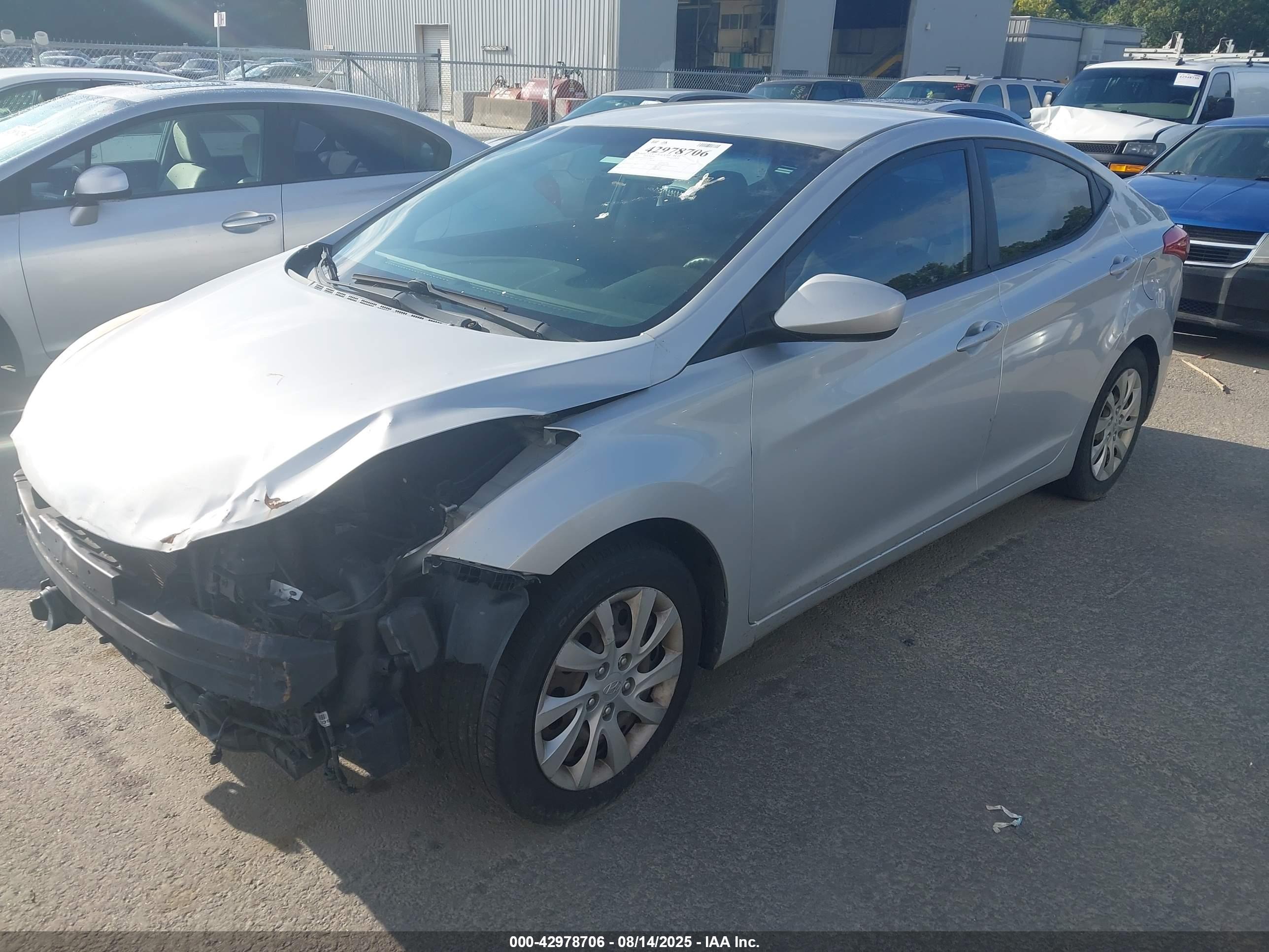 HYUNDAI ELANTRA image 2