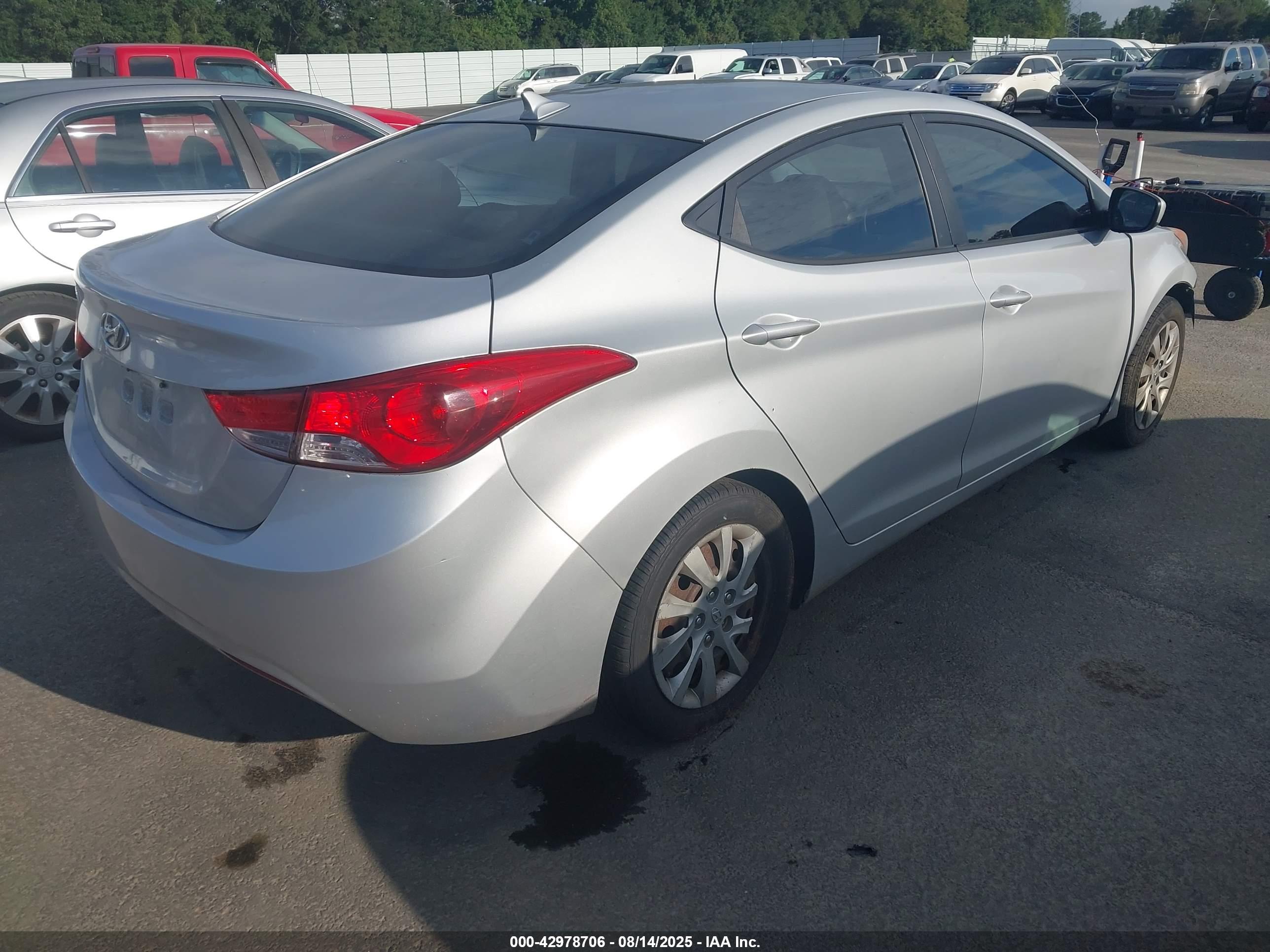 HYUNDAI ELANTRA image 4
