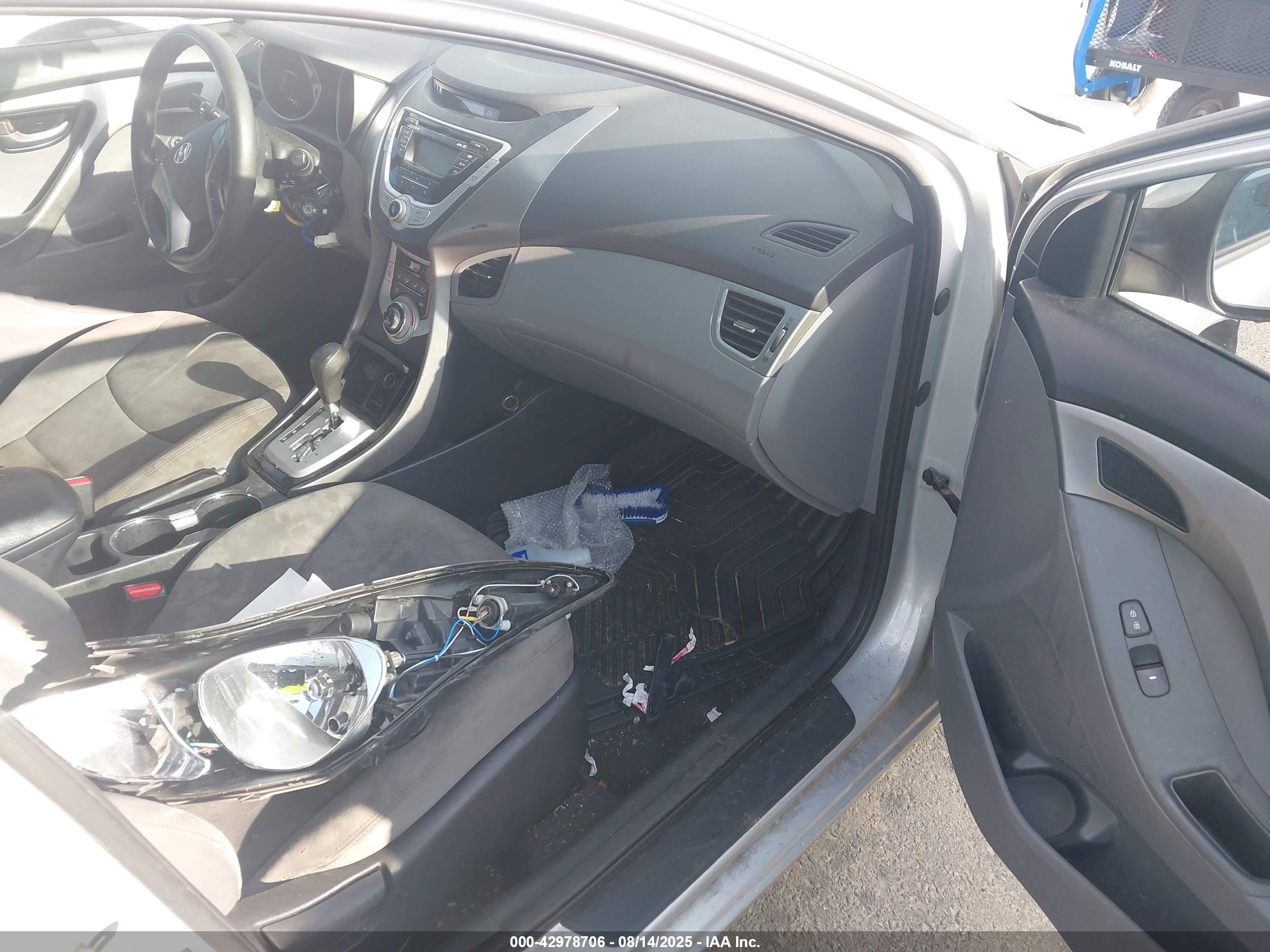 HYUNDAI ELANTRA image 5
