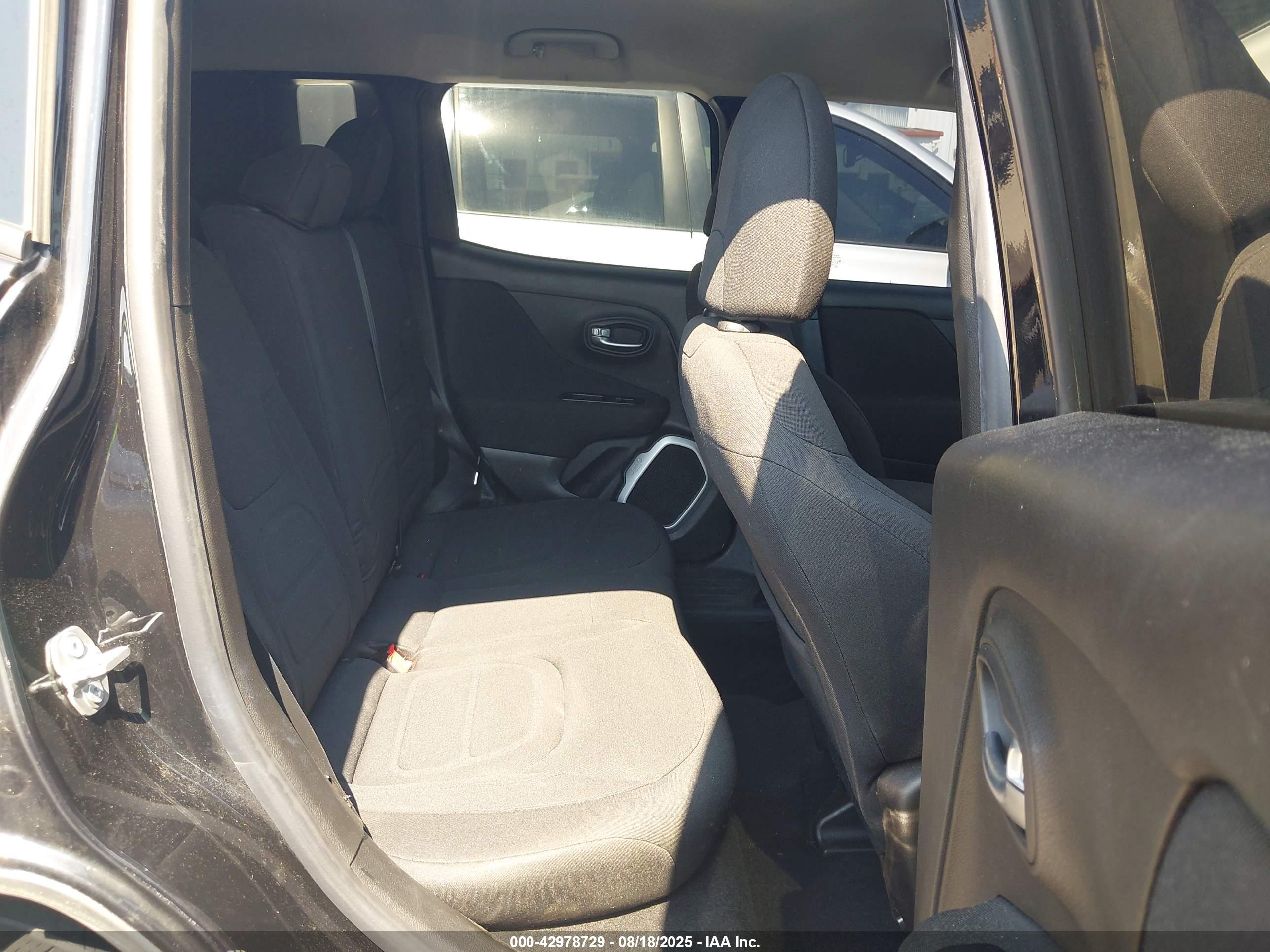 JEEP RENEGADE image 8