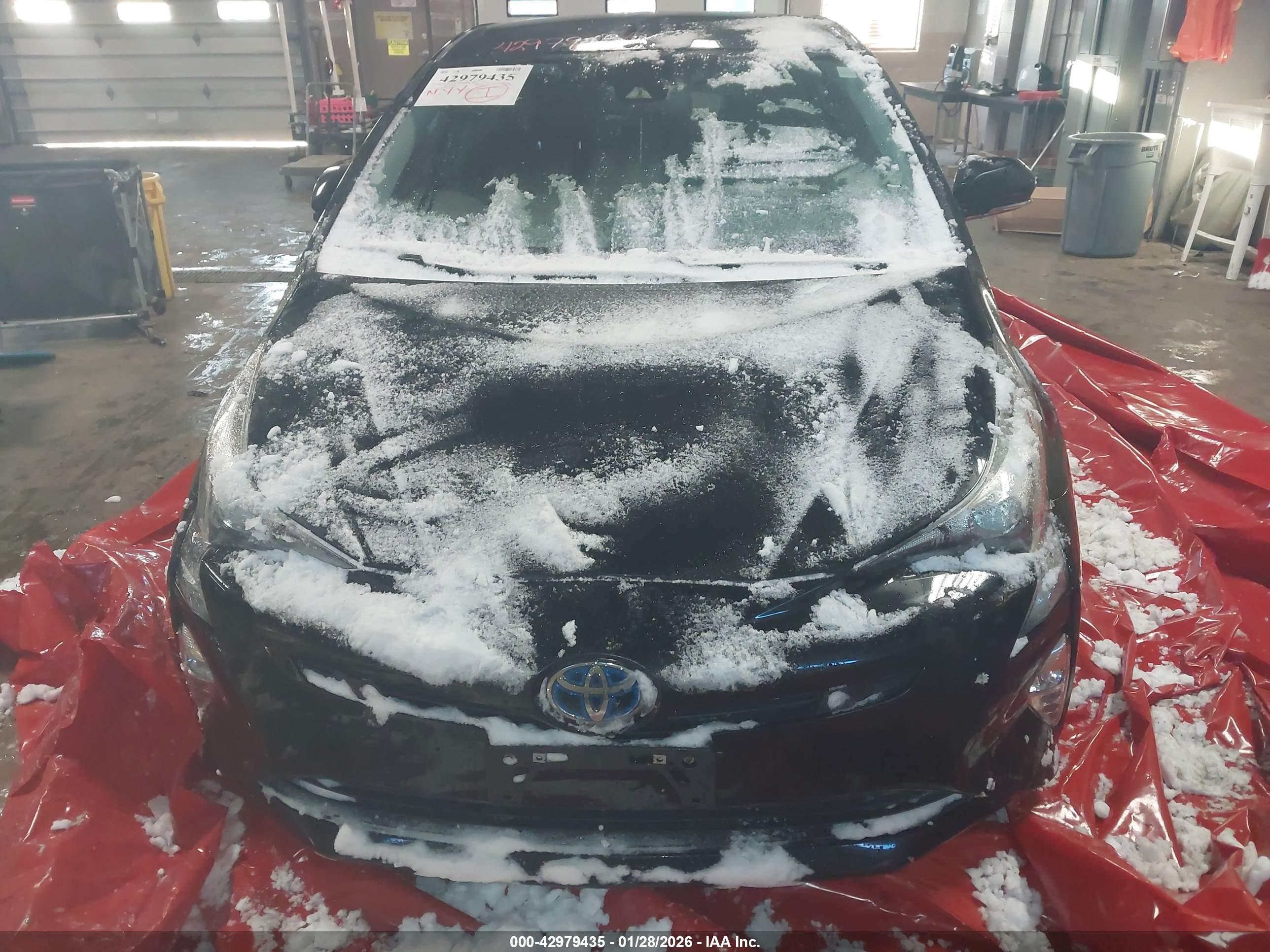 TOYOTA PRIUS image 6