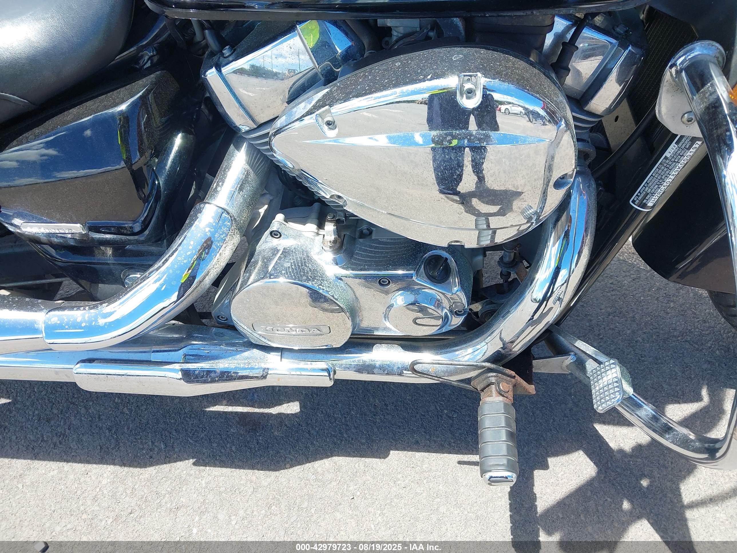 HONDA VT750 image 8