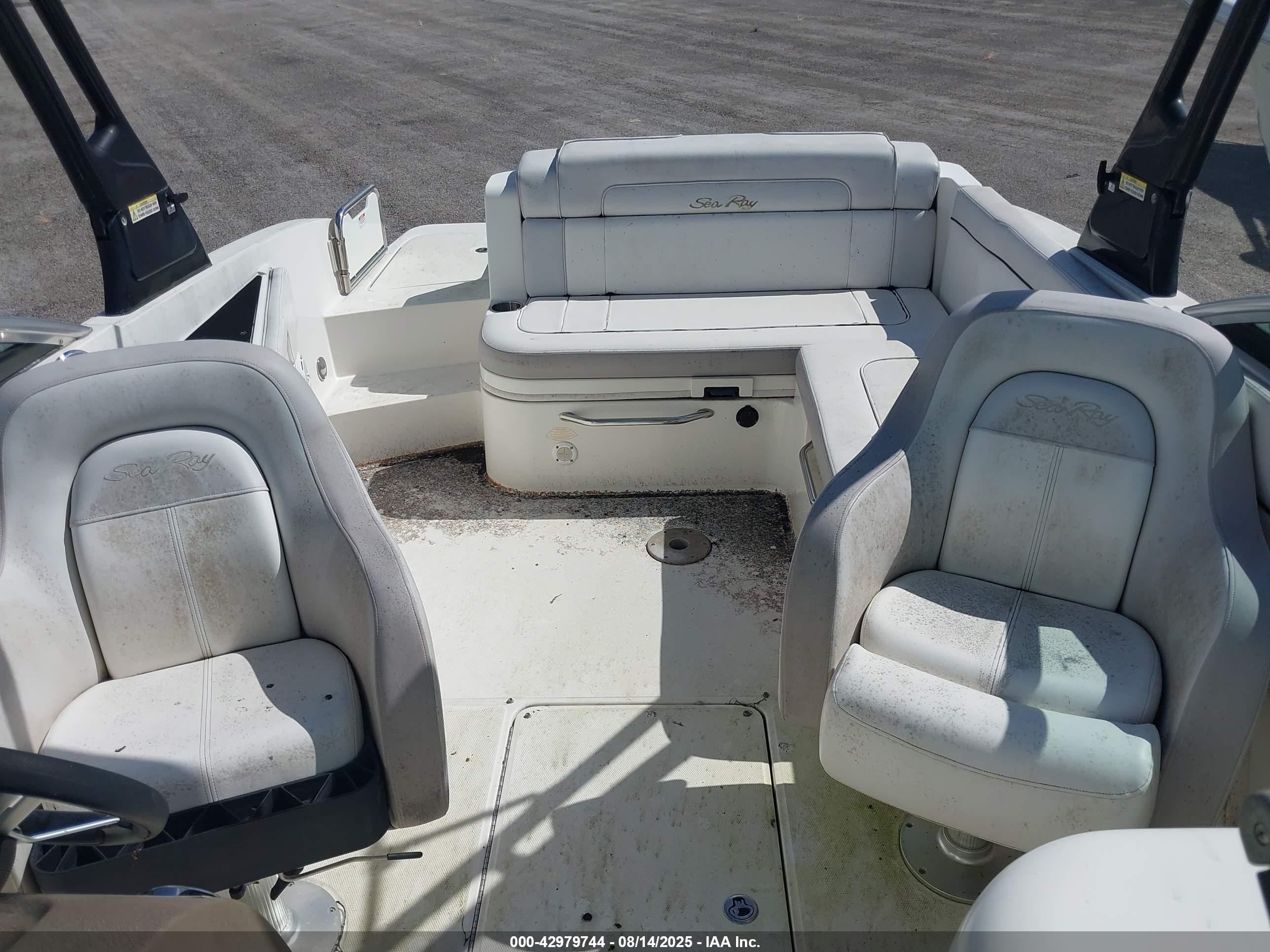 SEA RAY image 8