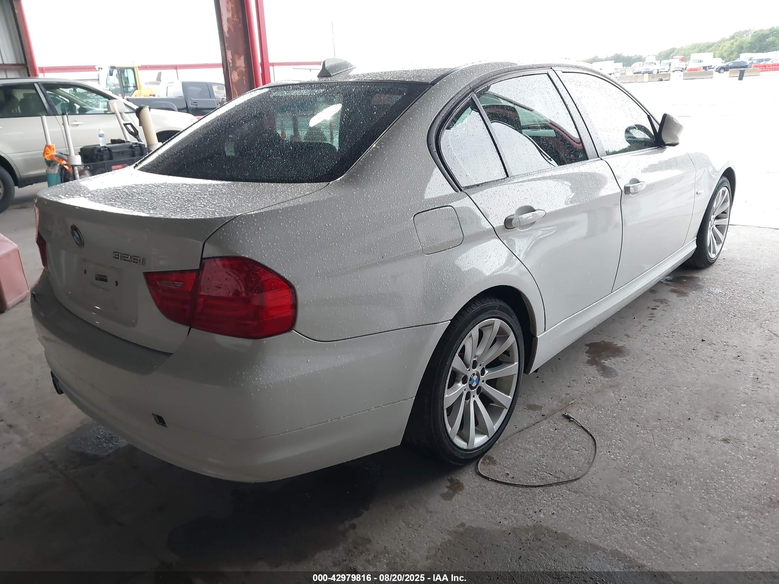BMW 328I image 4