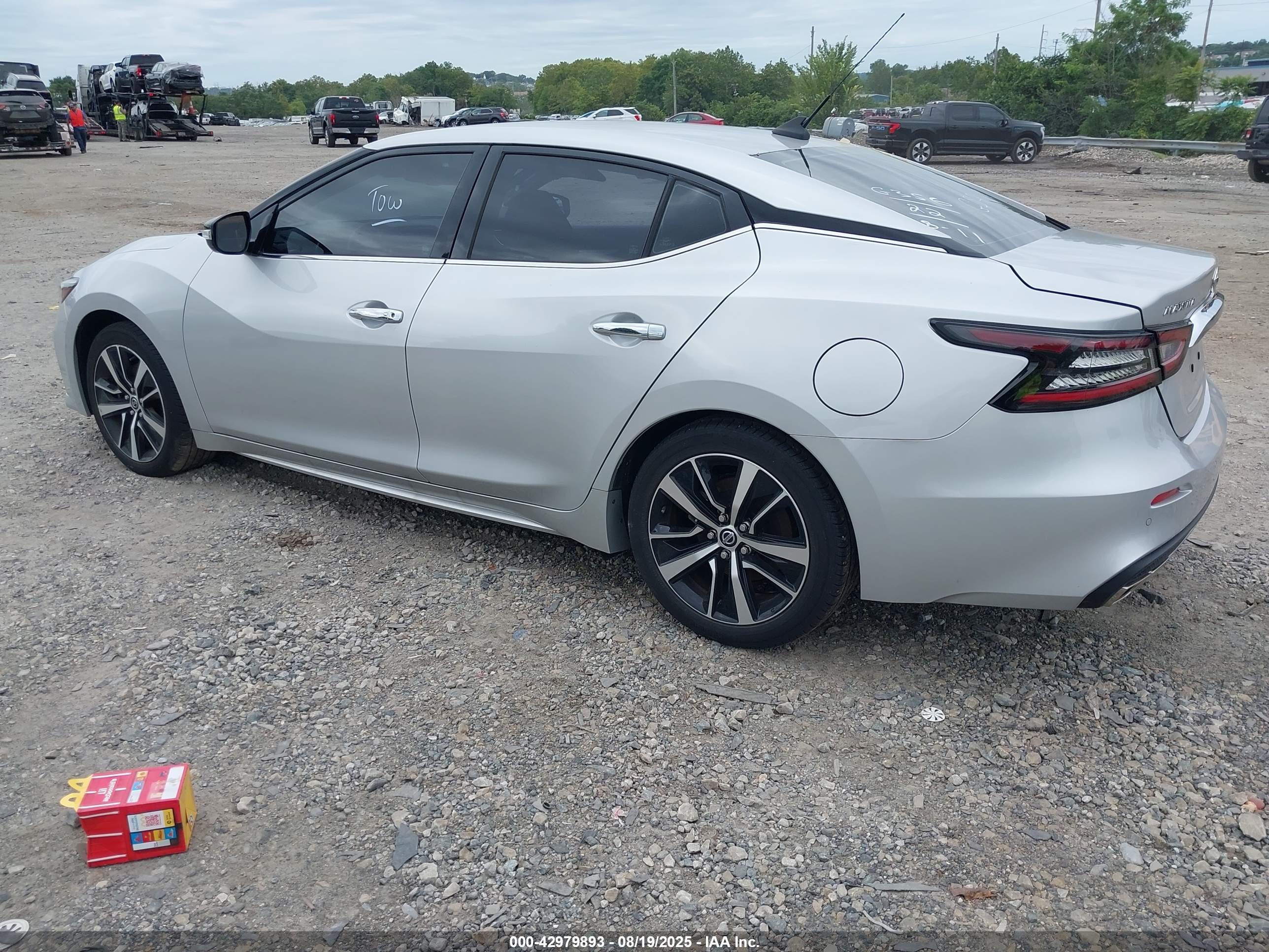 NISSAN MAXIMA image 3
