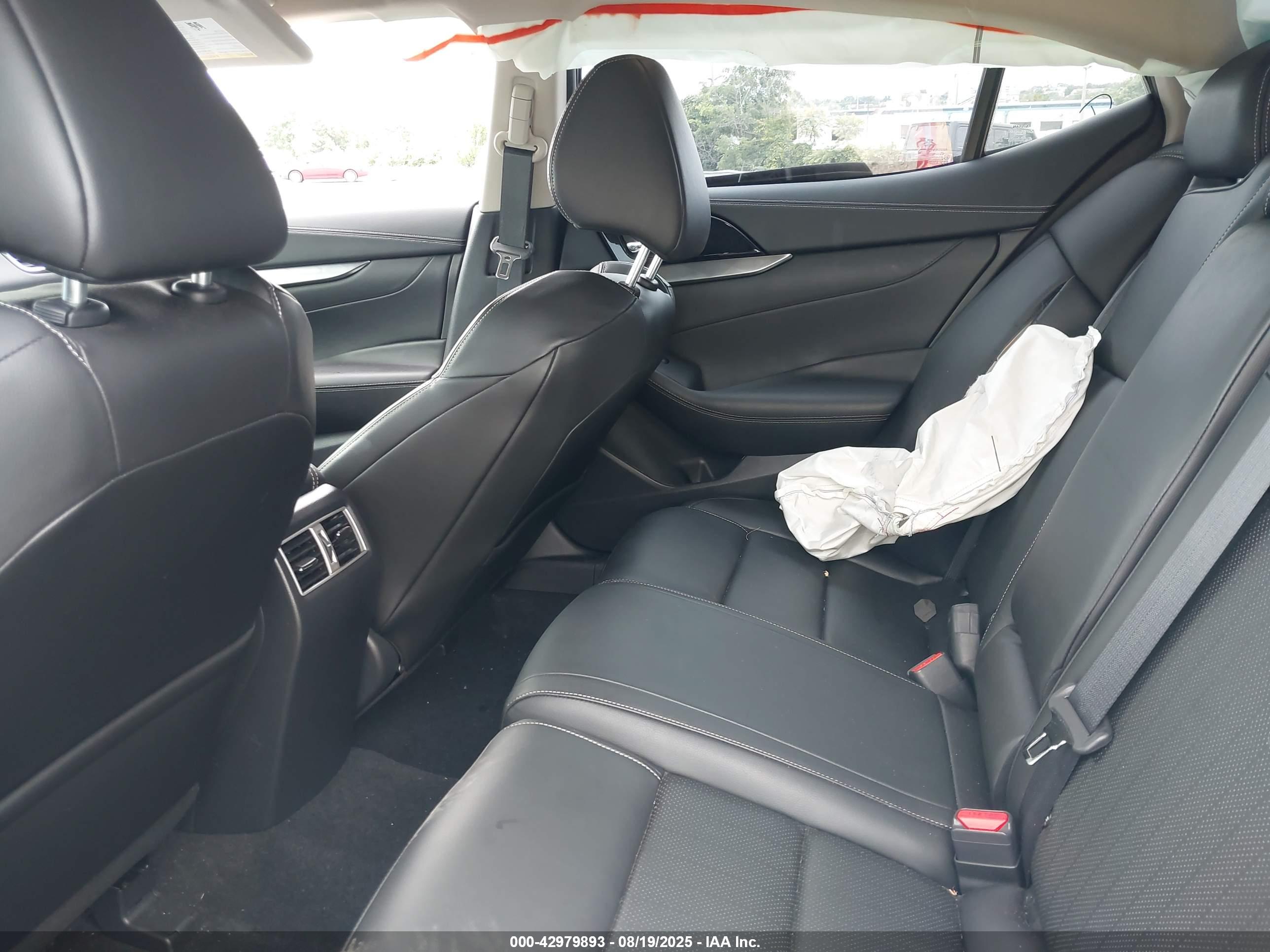 NISSAN MAXIMA image 8