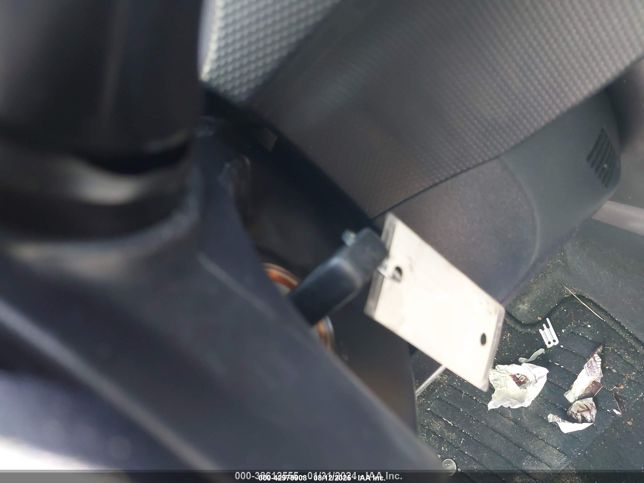 MITSUBISHI OUTLANDER image 11