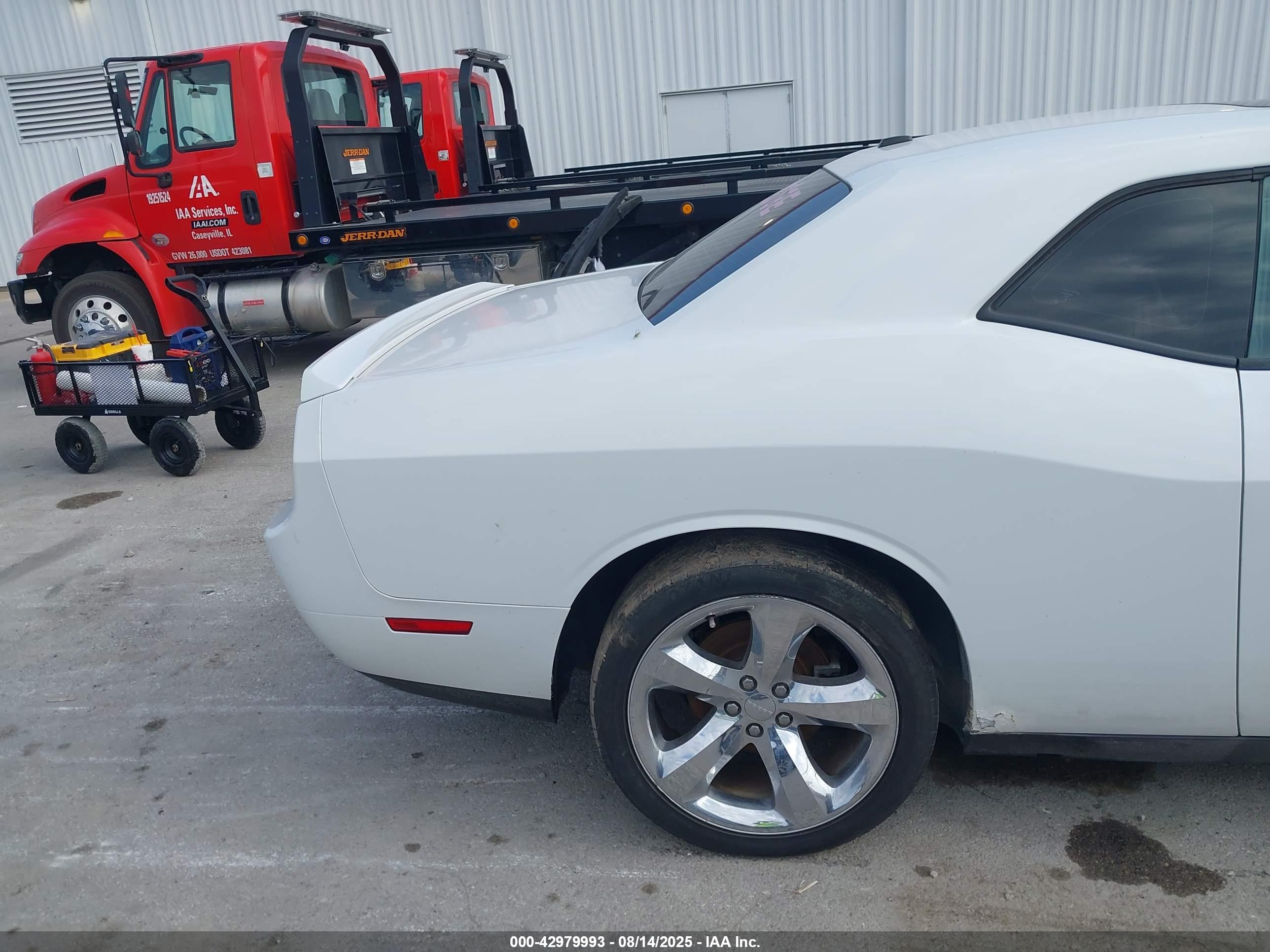 DODGE CHALLENGER image 6