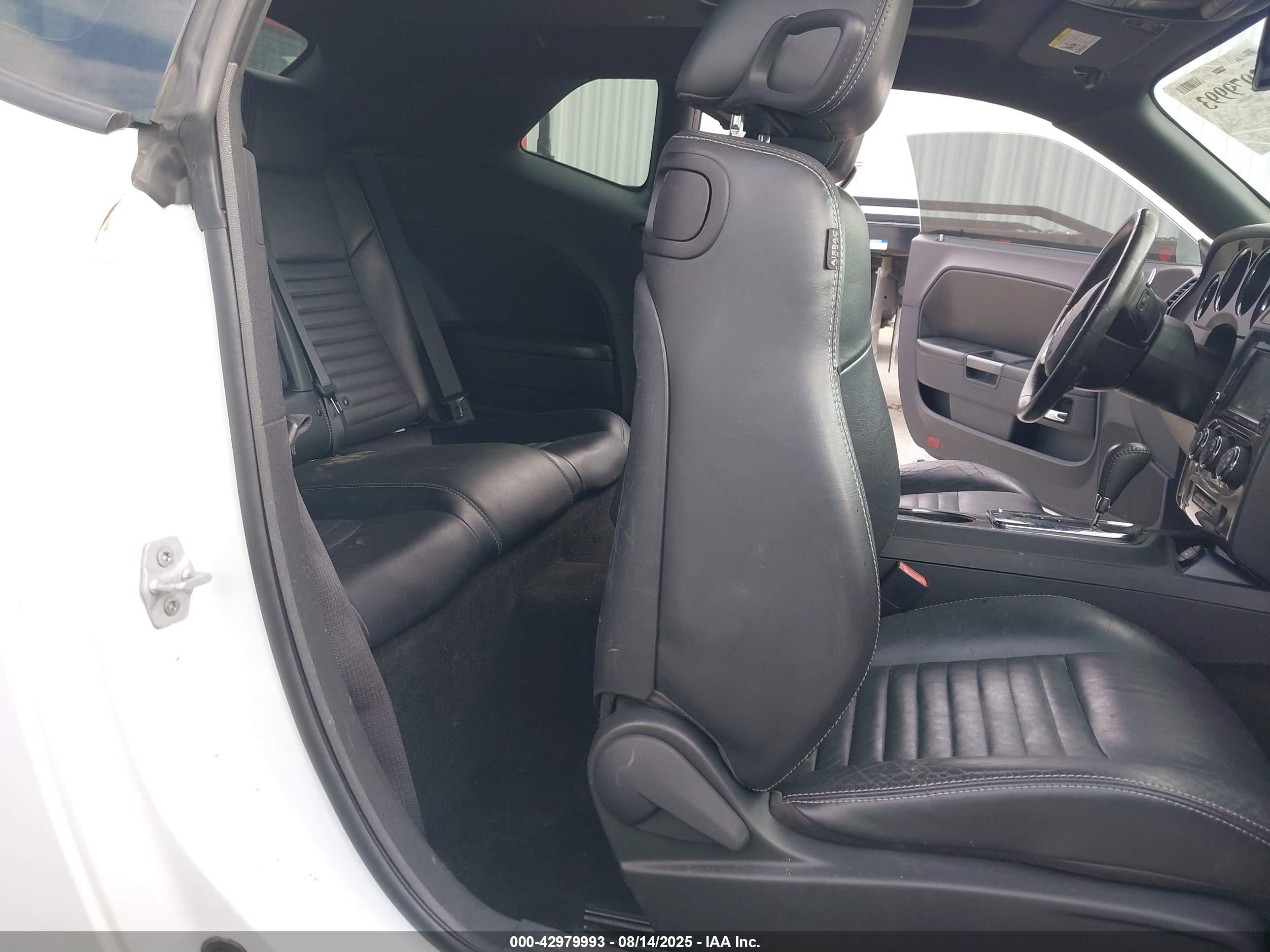 DODGE CHALLENGER image 8