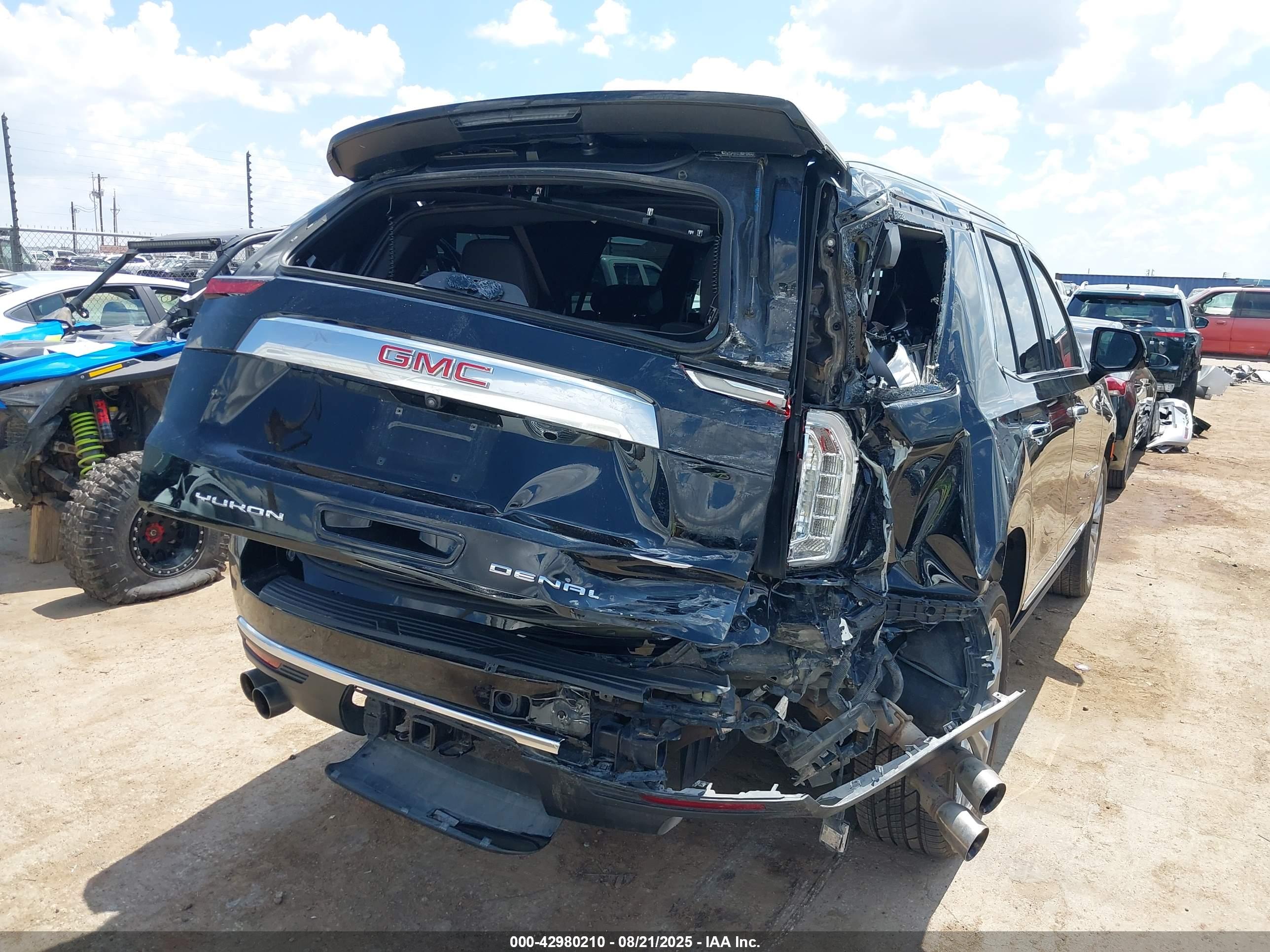 GMC YUKON image 6