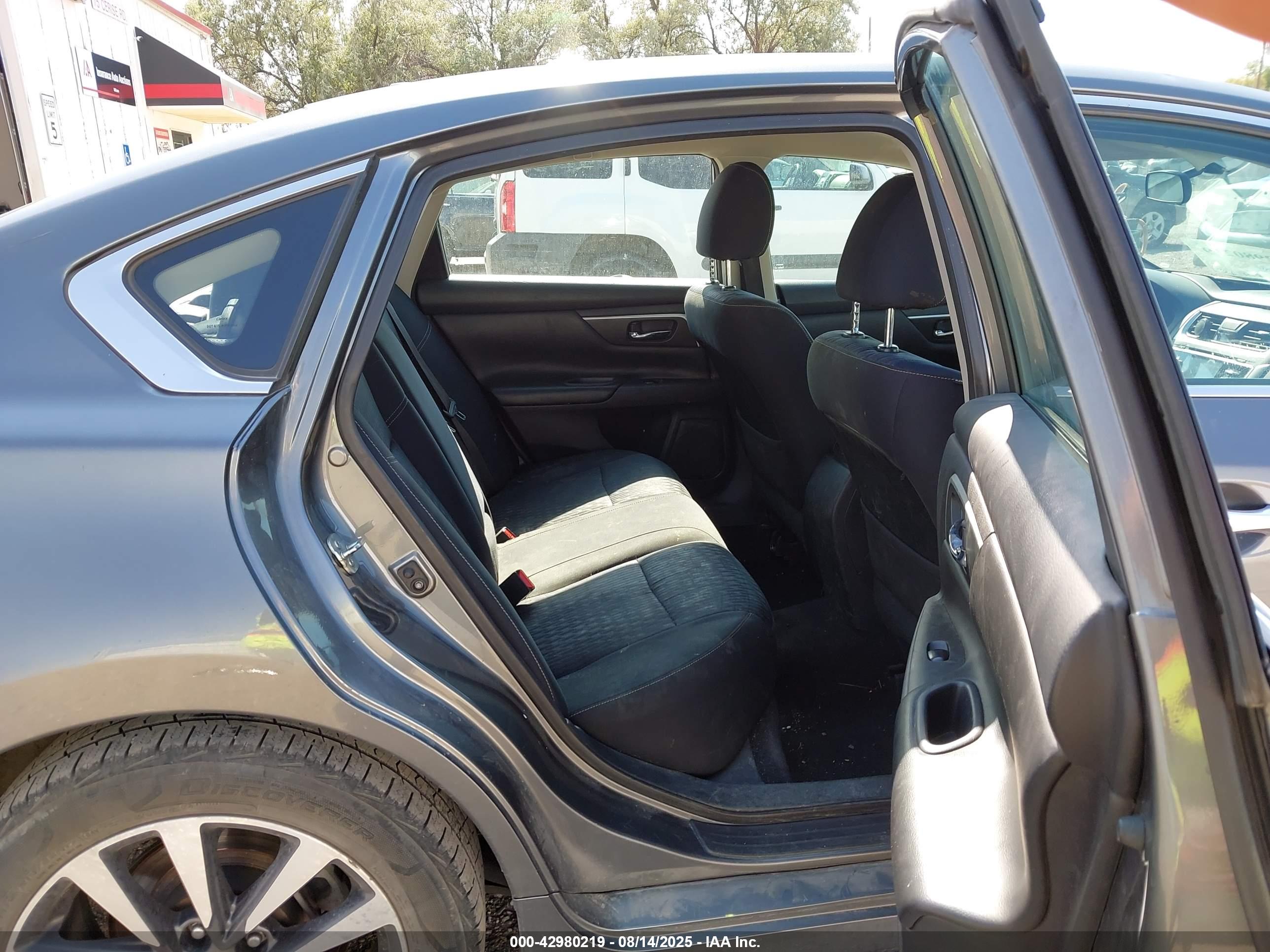 NISSAN ALTIMA image 8