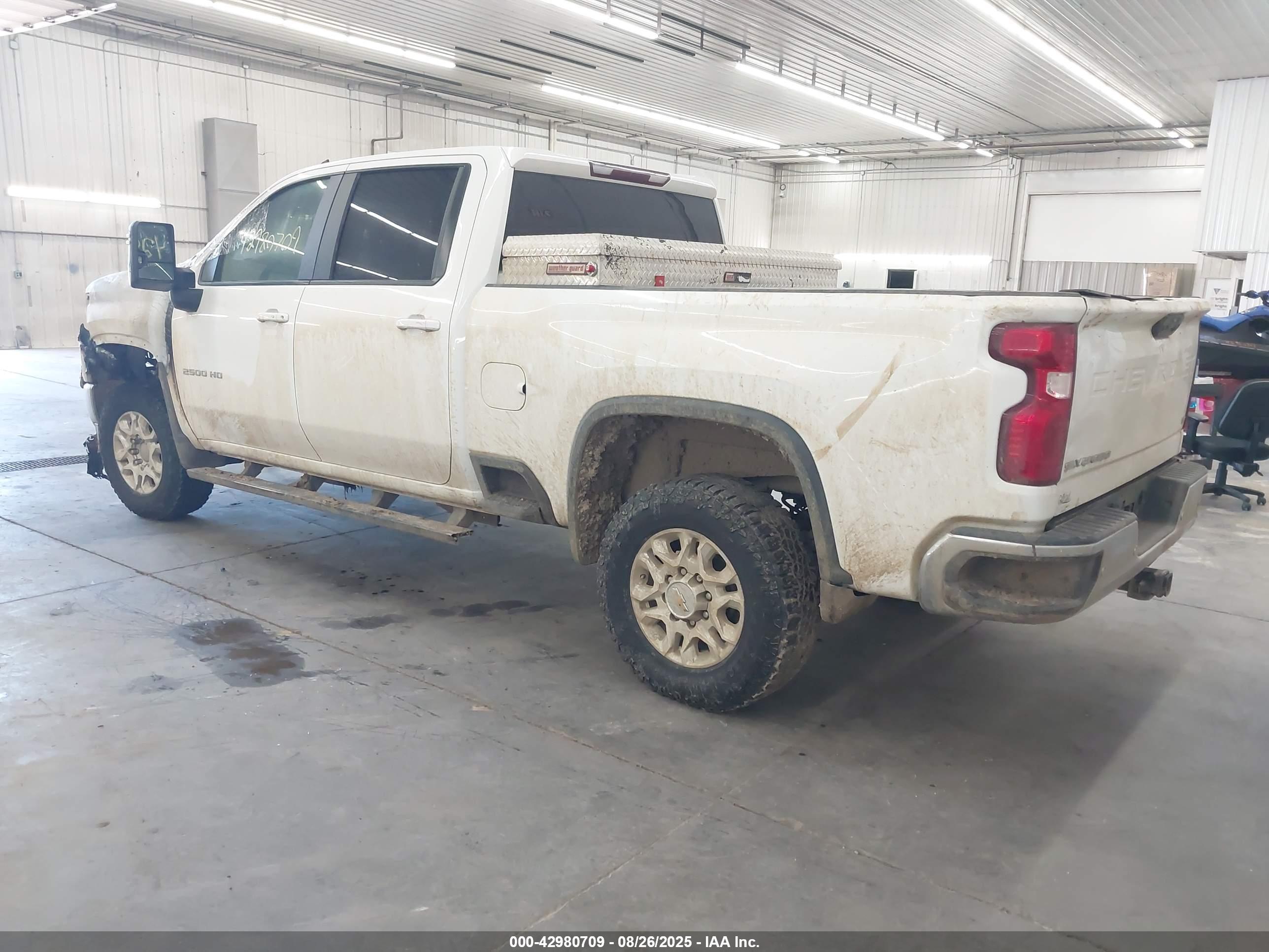 CHEVROLET SILVERADO image 3