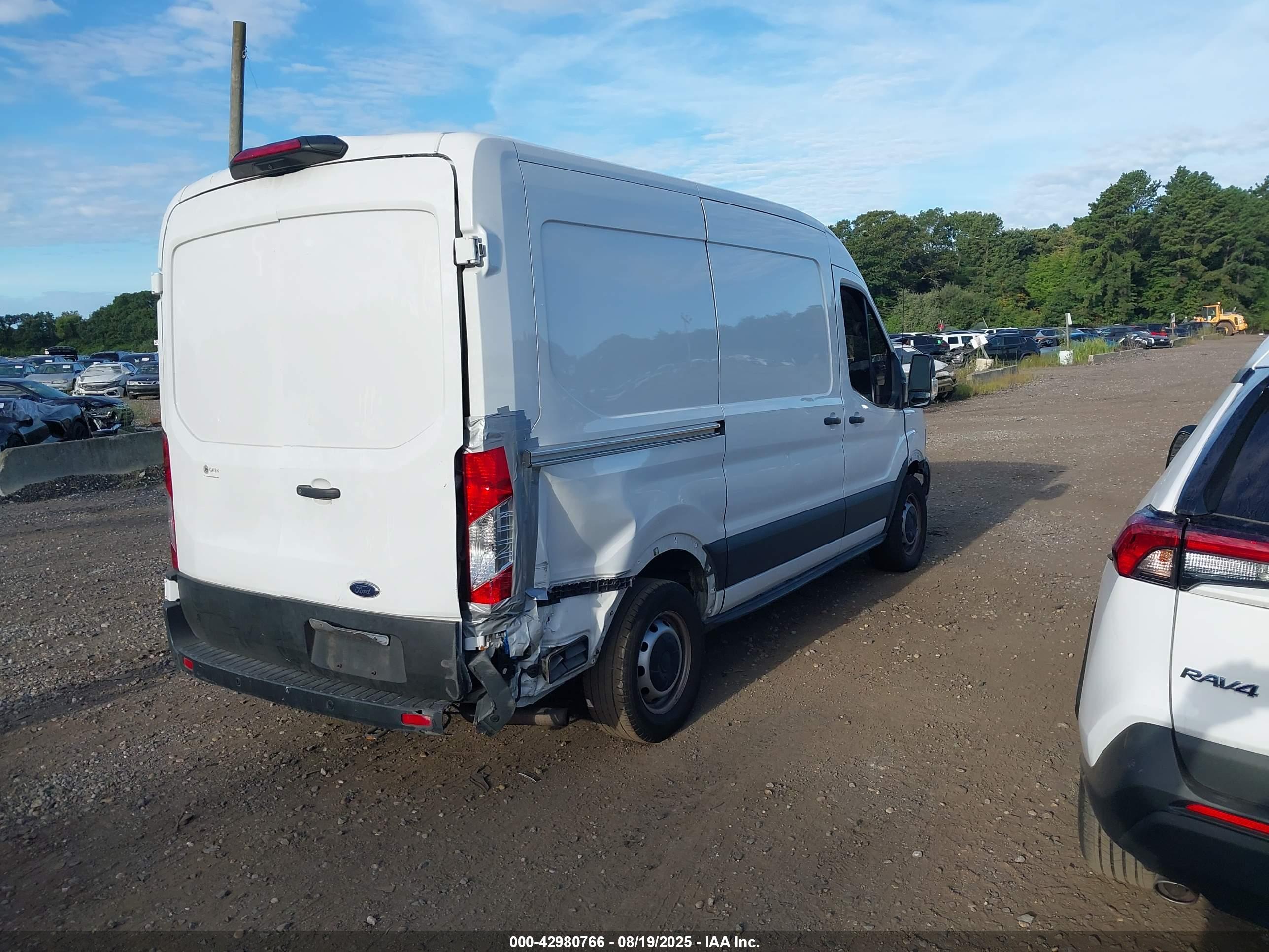 FORD TRANSIT-150 image 4