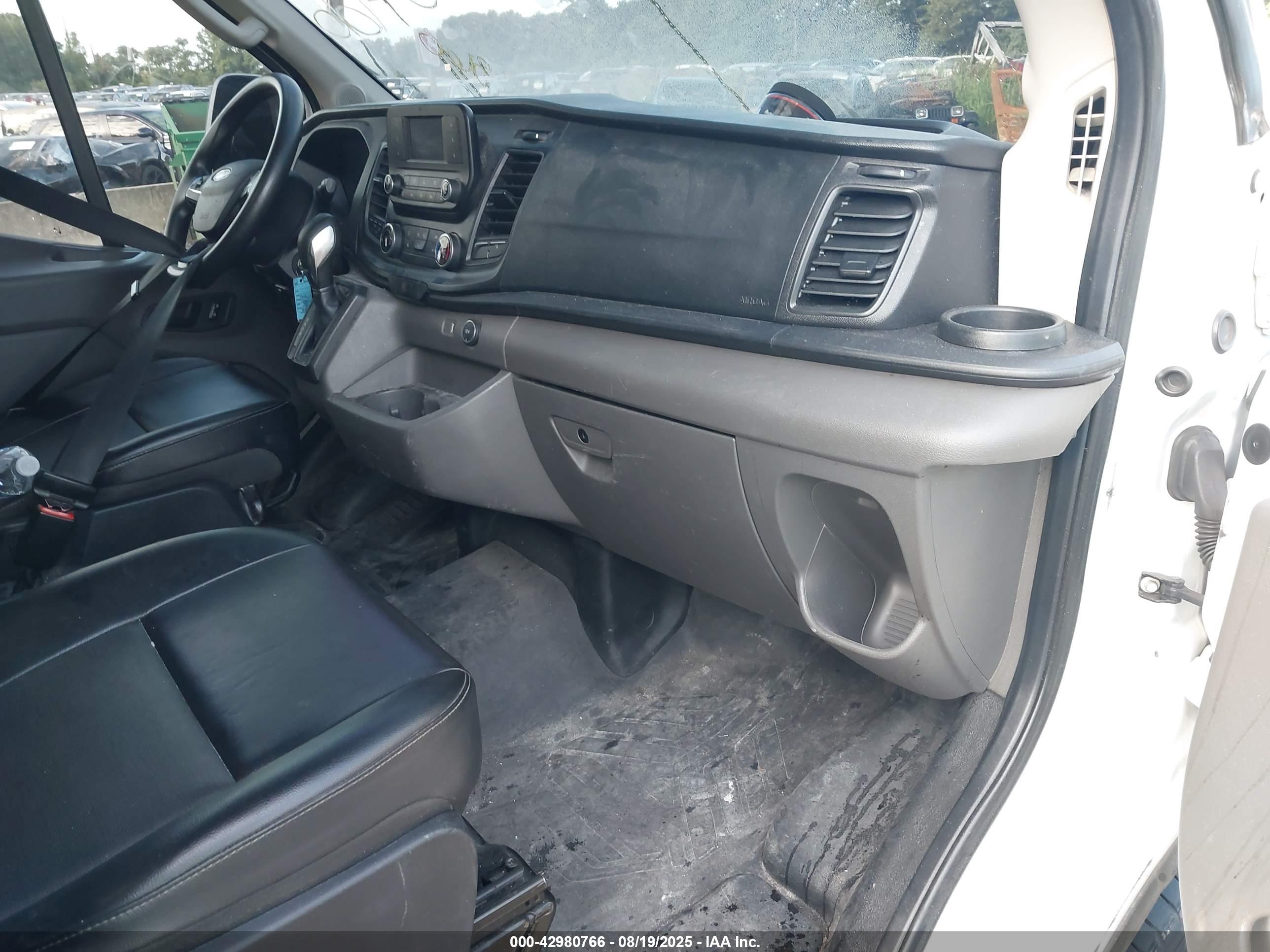 FORD TRANSIT-150 image 5