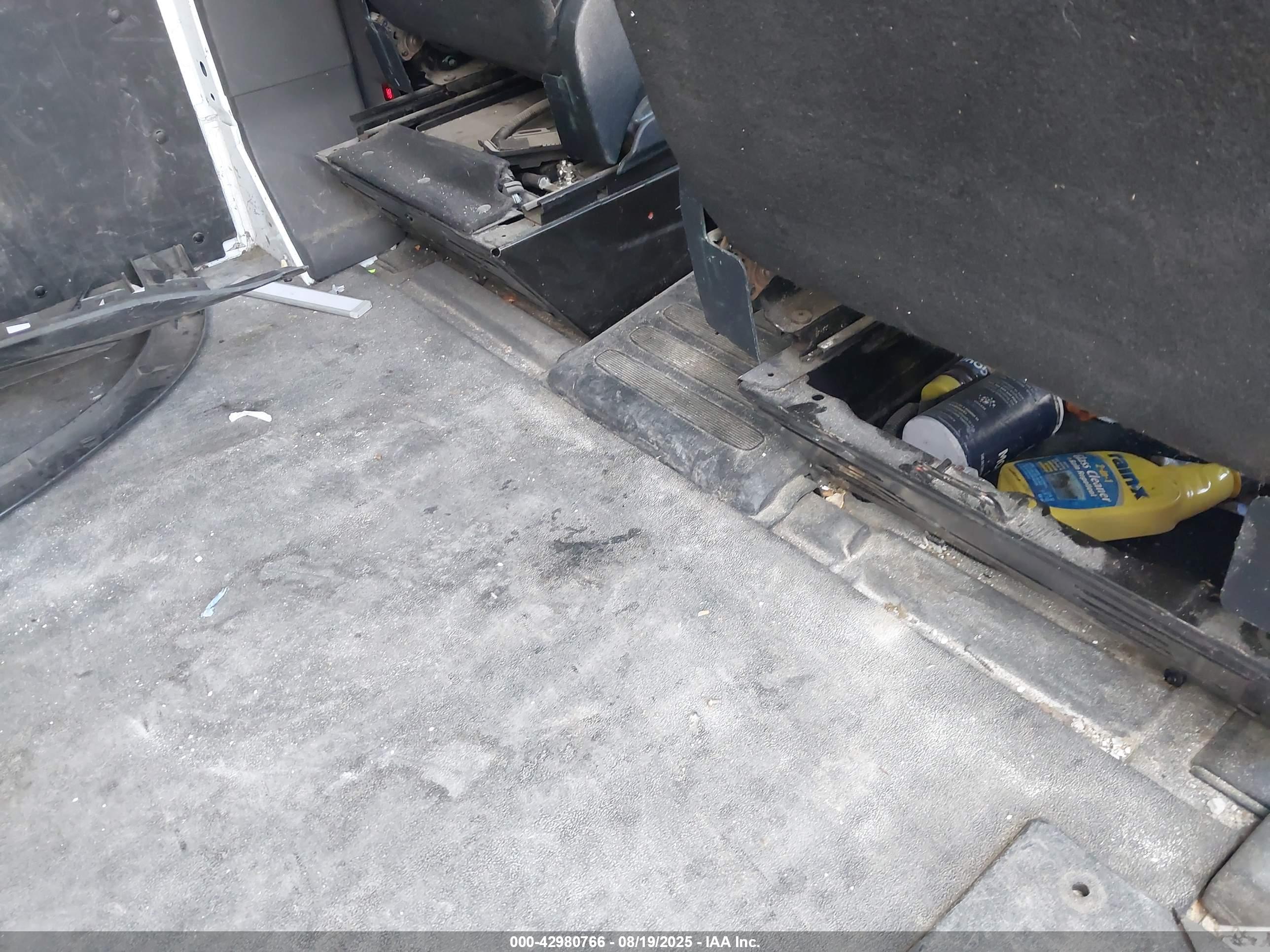 FORD TRANSIT-150 image 8