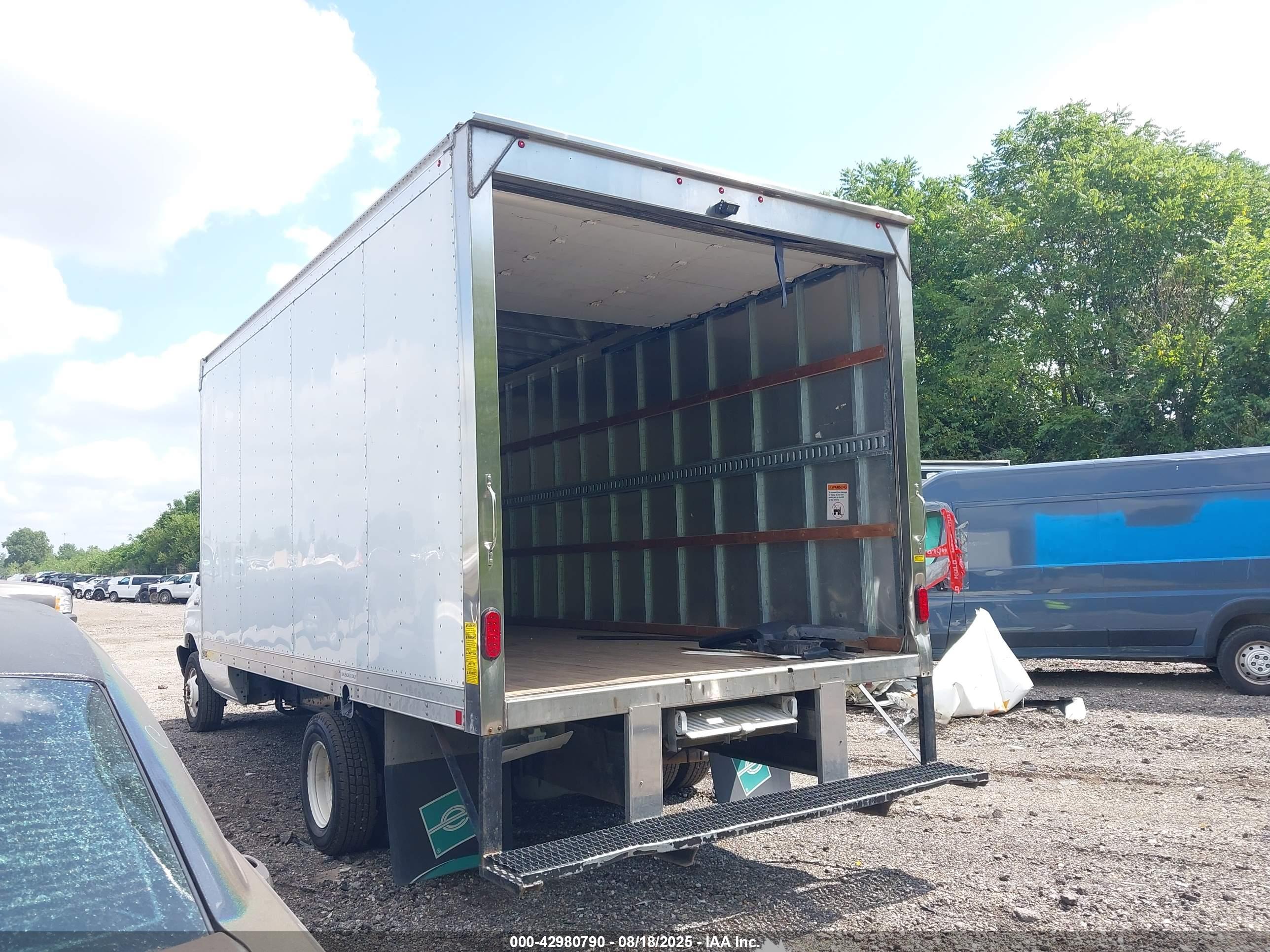 FORD E-350 image 3