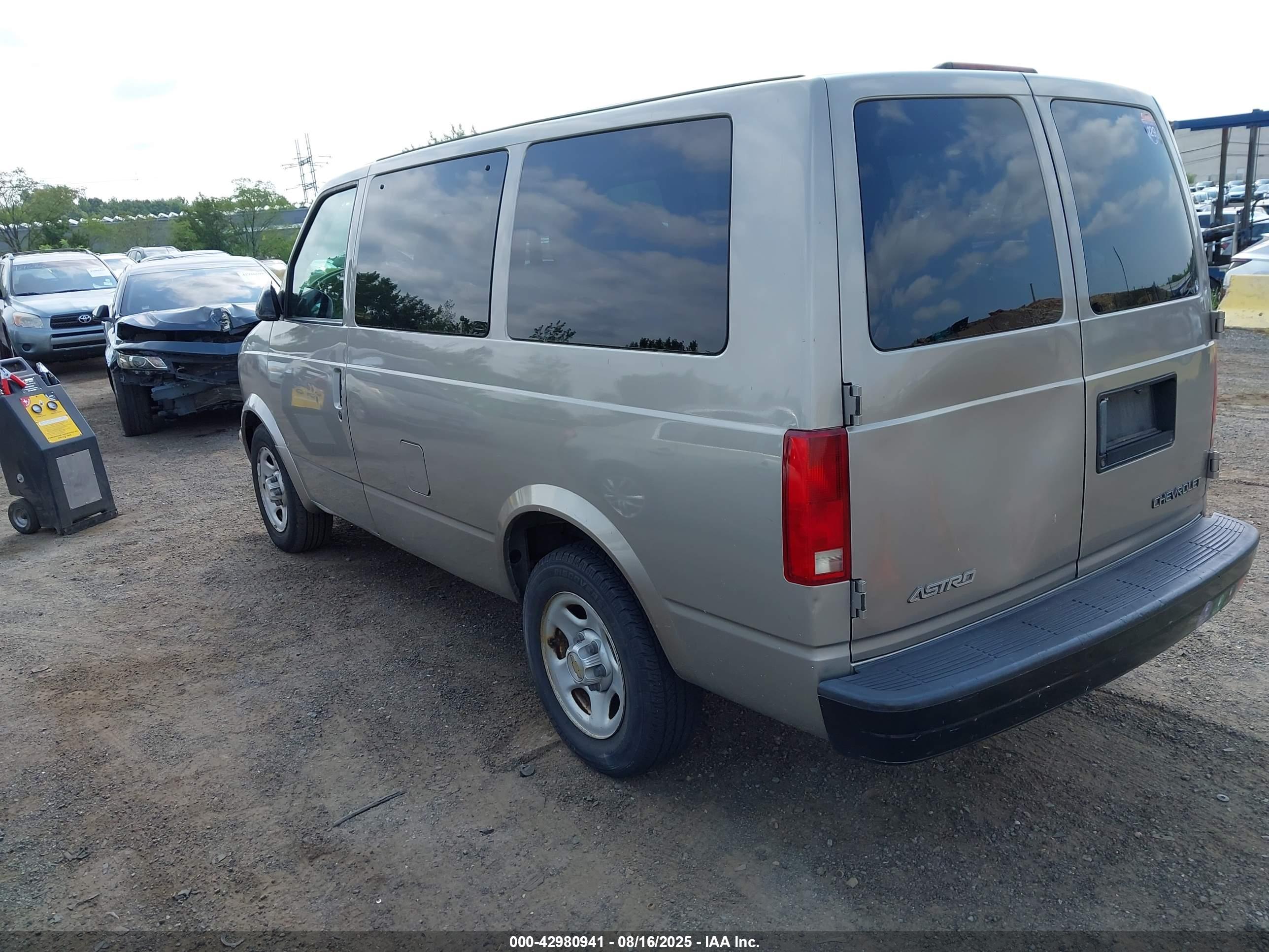 CHEVROLET ASTRO image 3
