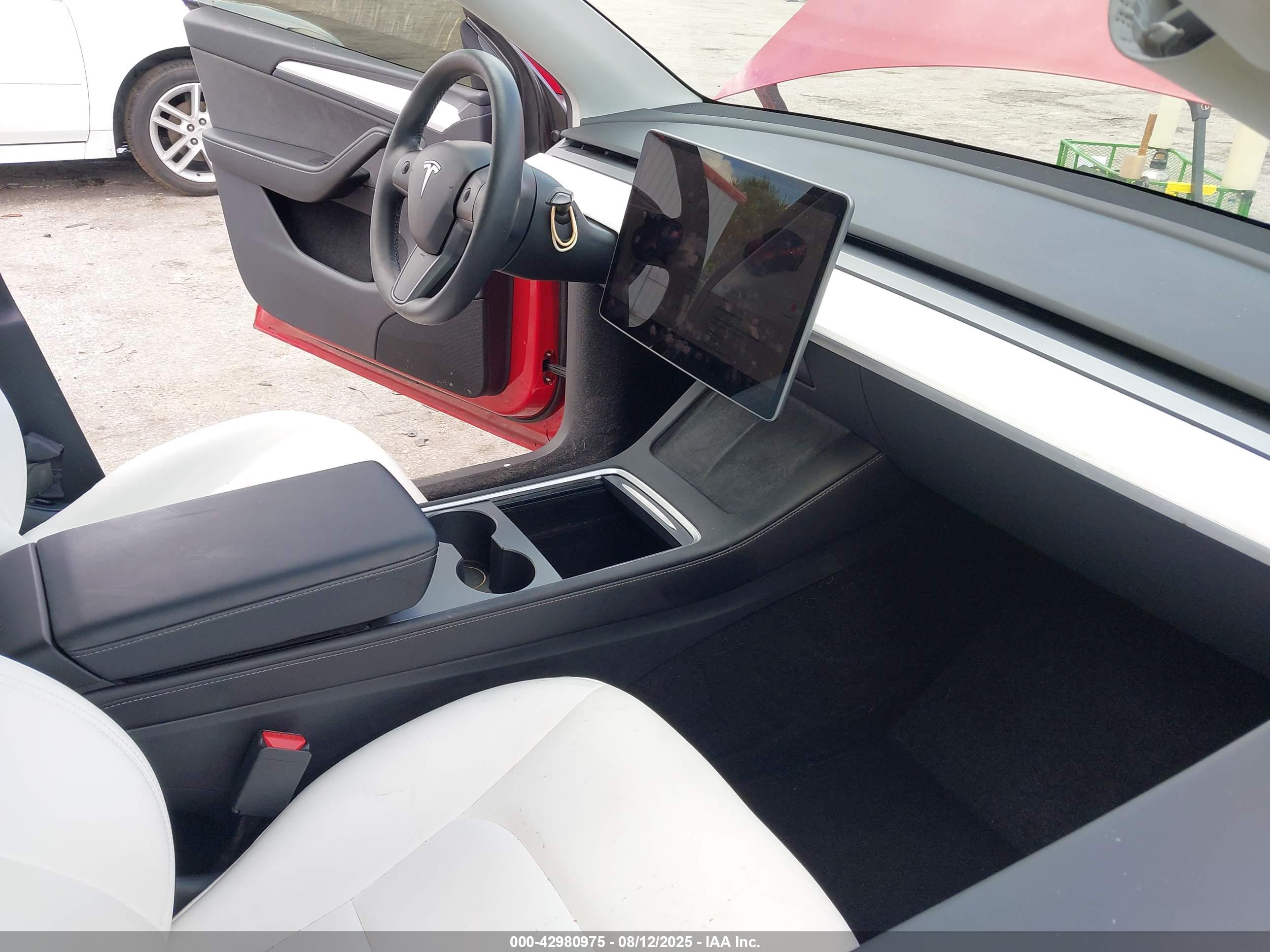 TESLA MODEL image 5