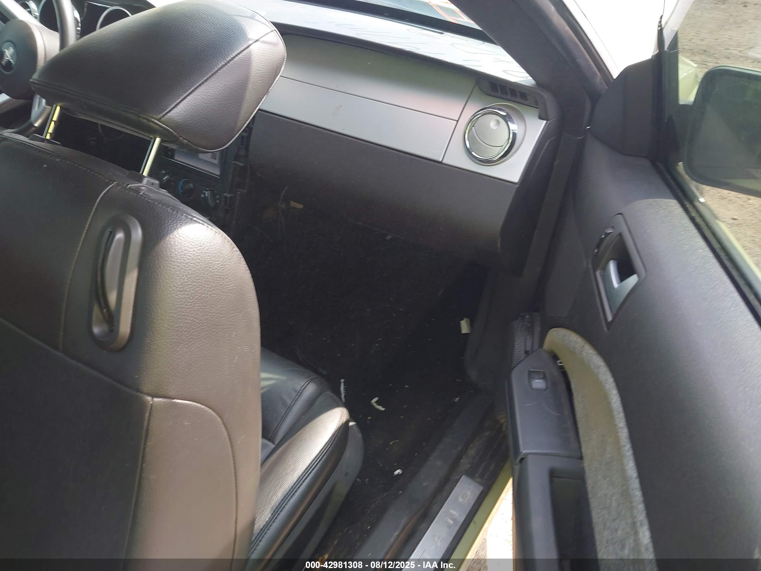 FORD MUSTANG image 5