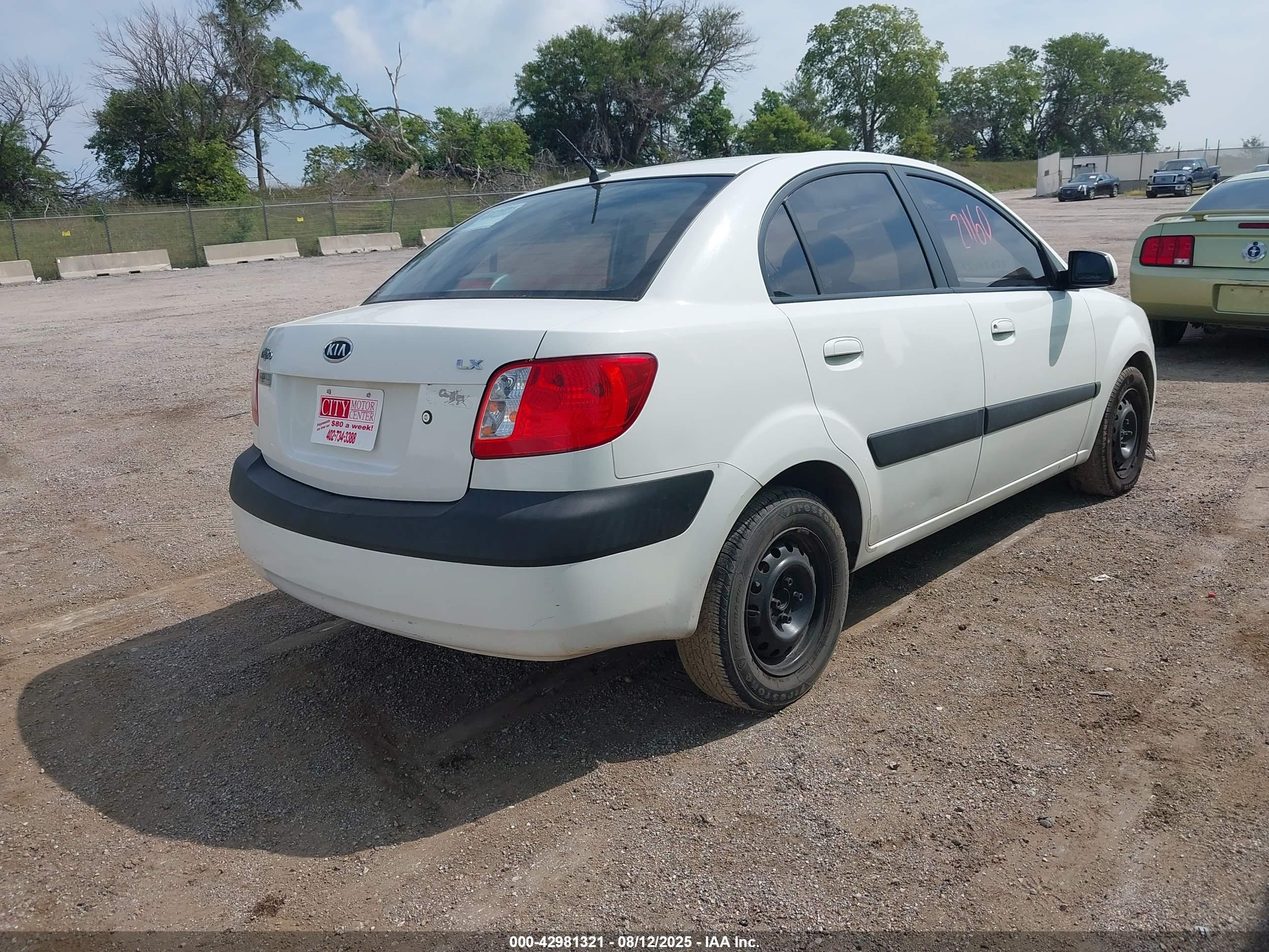 KIA RIO image 4