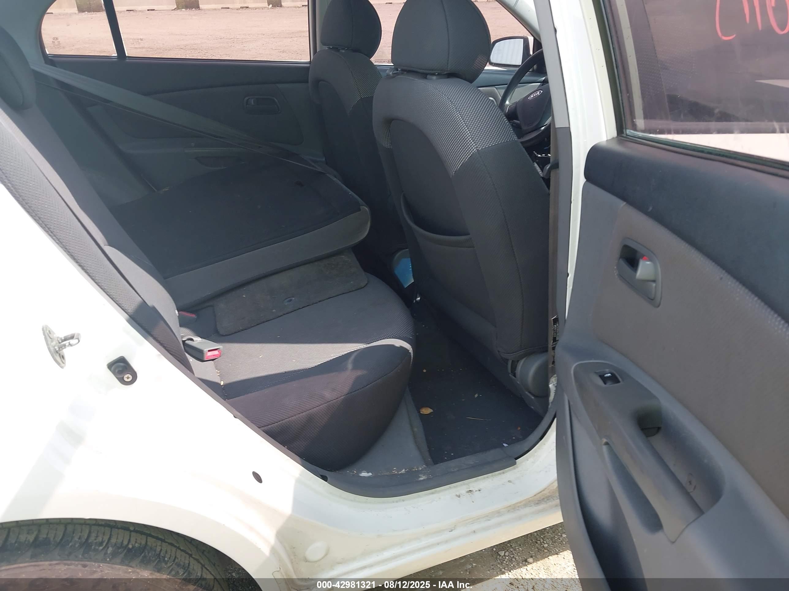 KIA RIO image 8