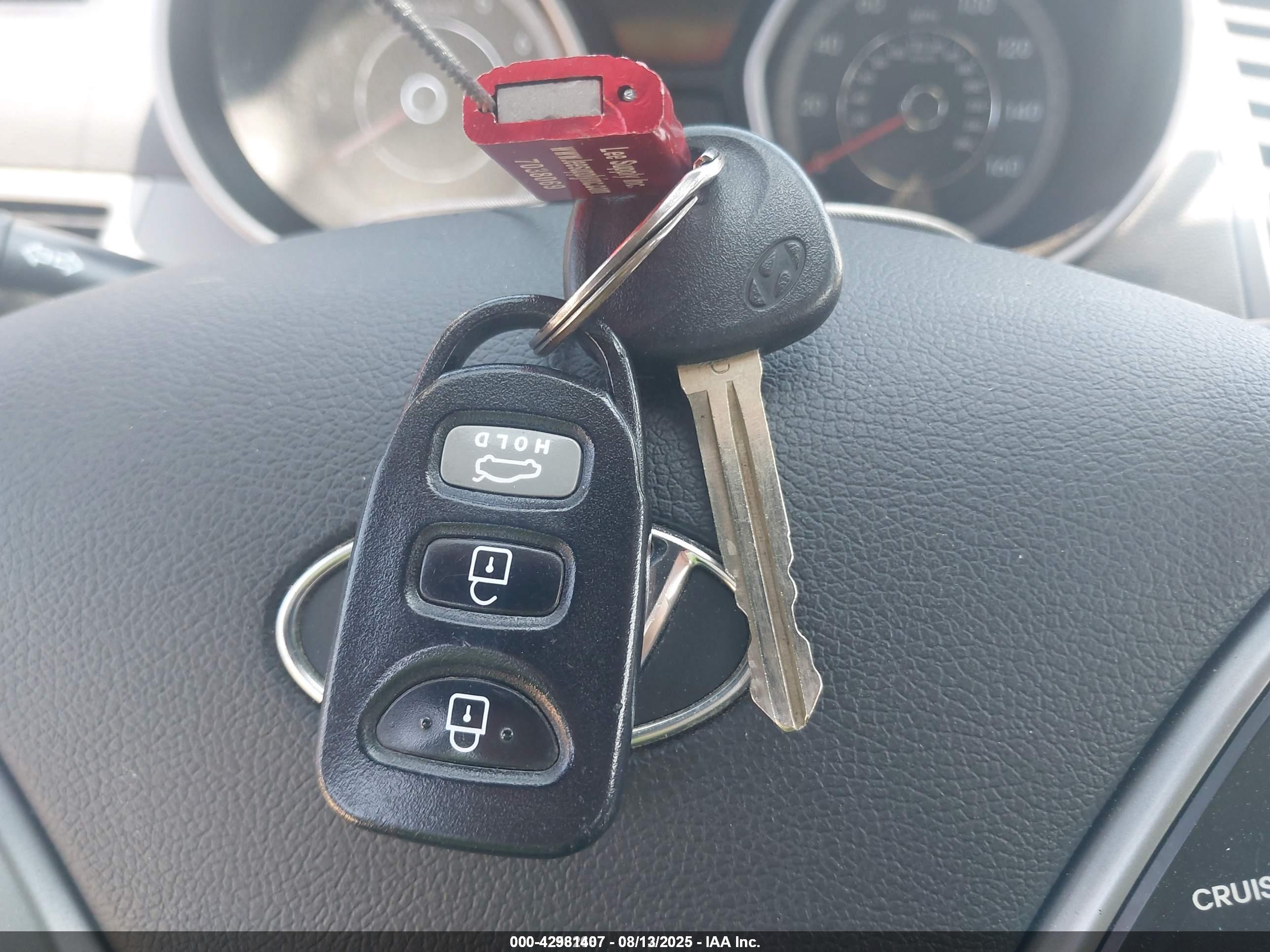 HYUNDAI ELANTRA image 11