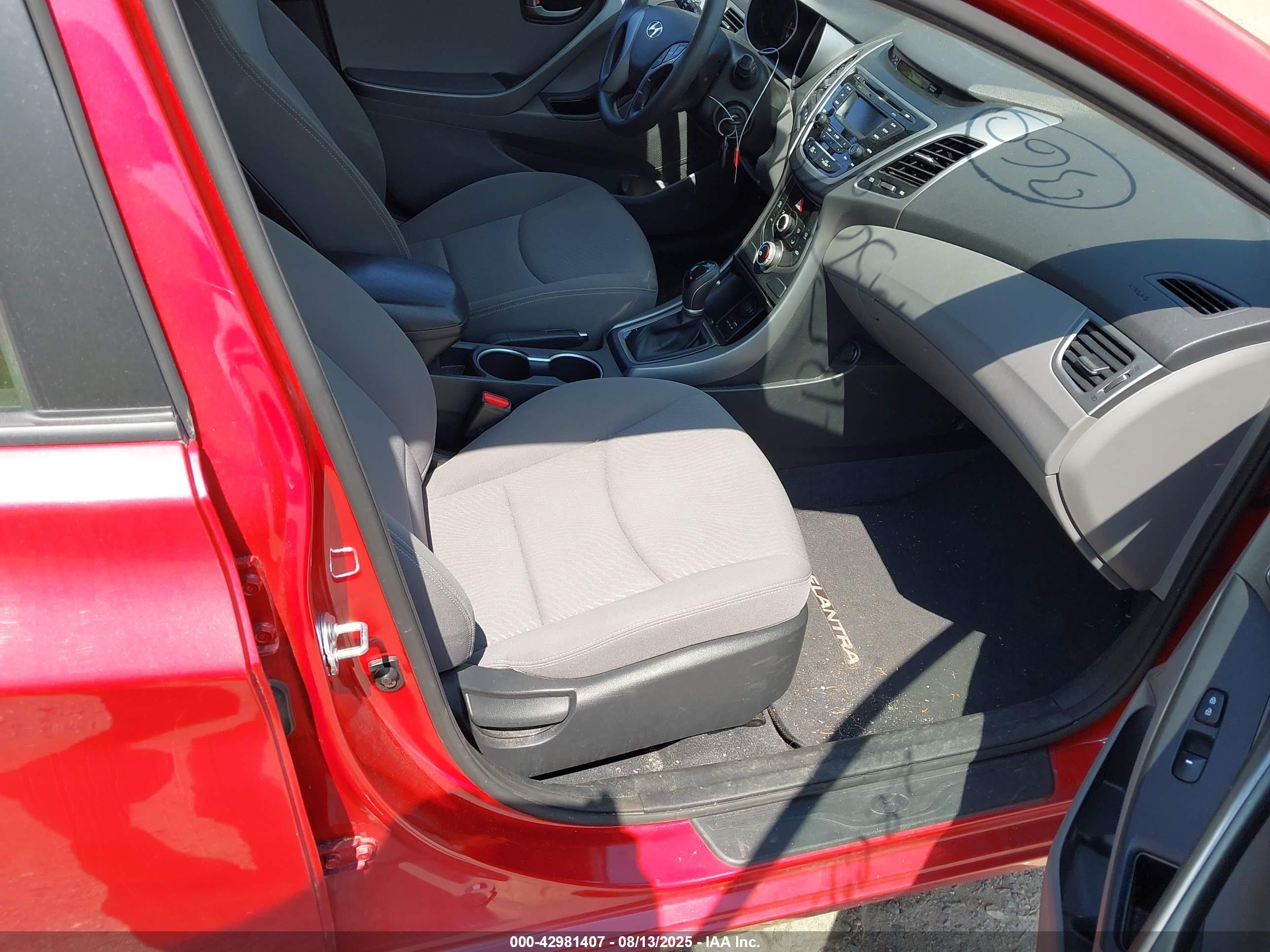 HYUNDAI ELANTRA image 5